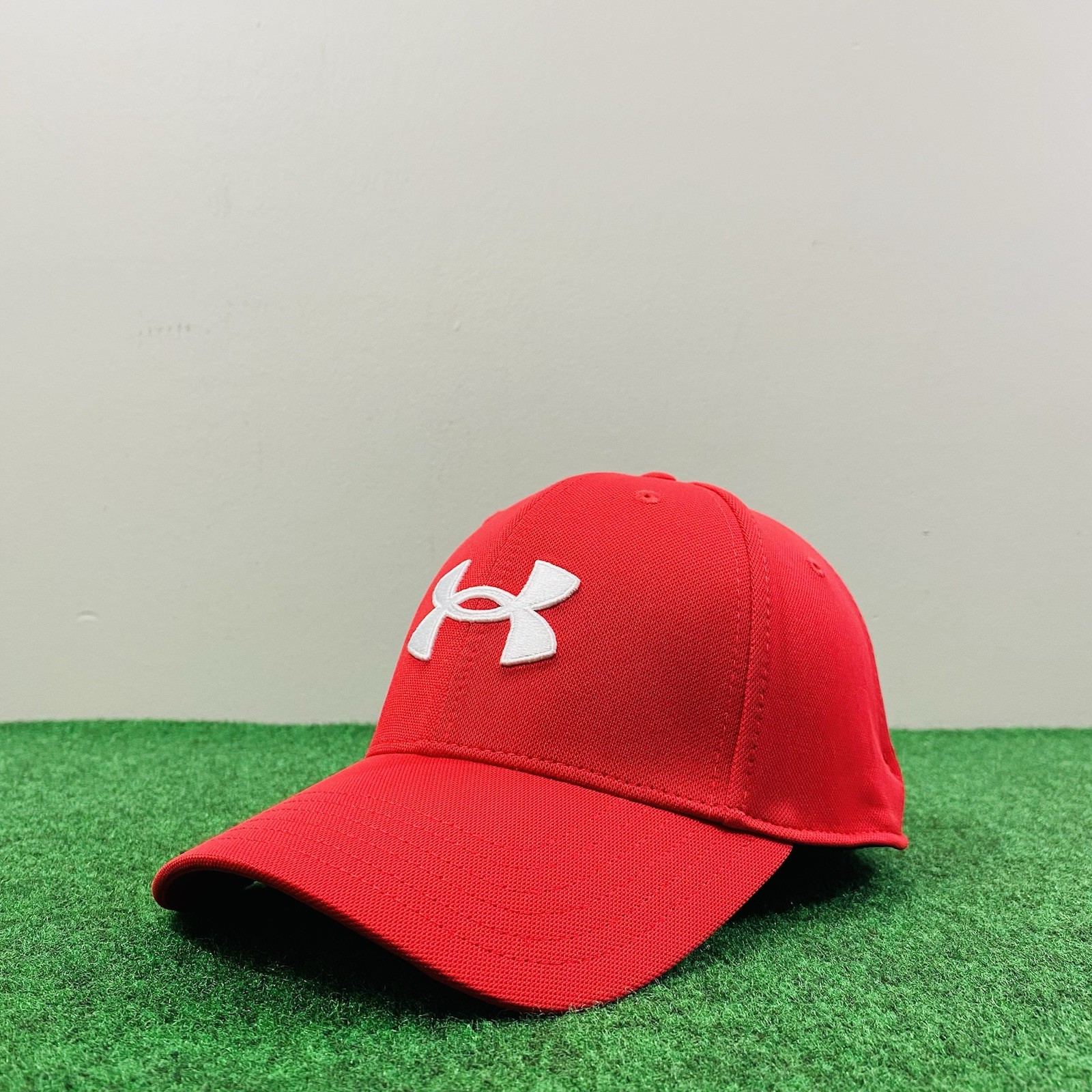 Under Armour UA Men’s Fitted Baseball Golf Hat Cap Embroidered Logo Red L/XL