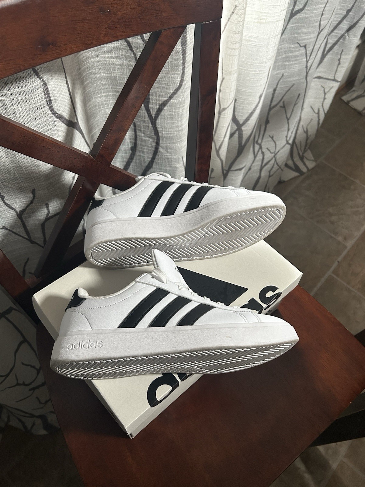 adidas Grand Court White/Black Low Top Lace-Up Athletic Sneakers Pre-Owned