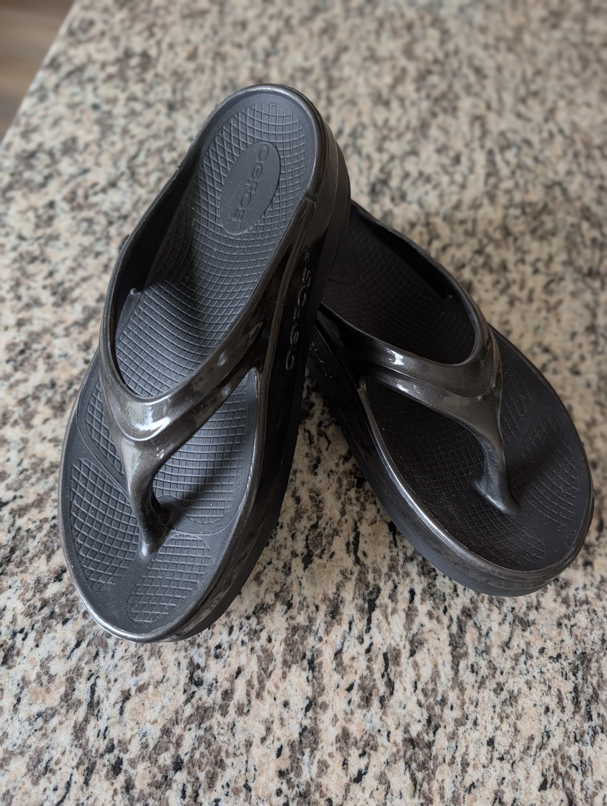 Limited Stock OOFOS Women’s OOriginal Sandal – Black Pewter
