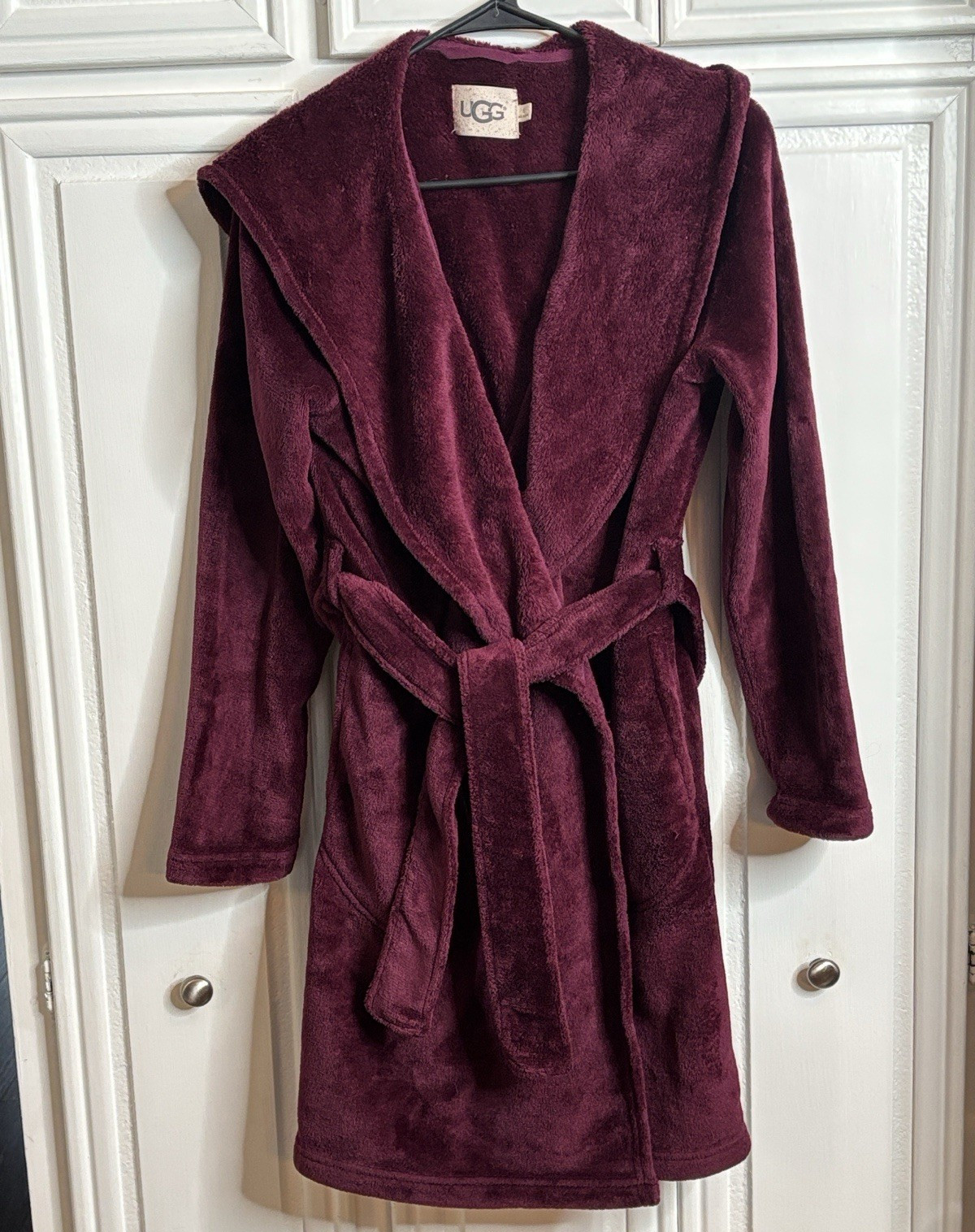 UGG Women’s Burgundy Hooded Fleece Robe S Belted Tie Shawl Collar Logo