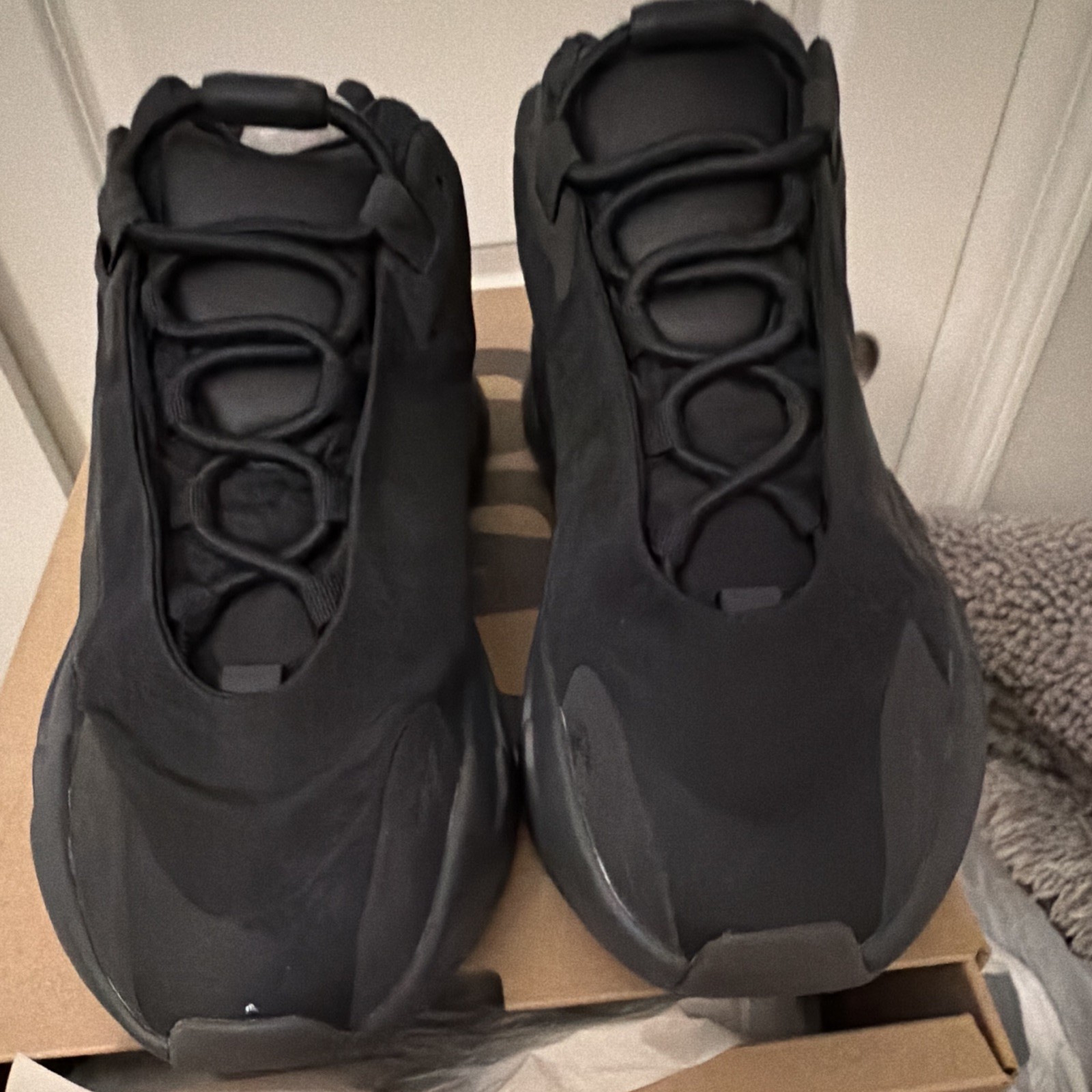 adidas Yeezy Boost 700 MNVN Triple Black Black/Black/Black Sneaker FV4440