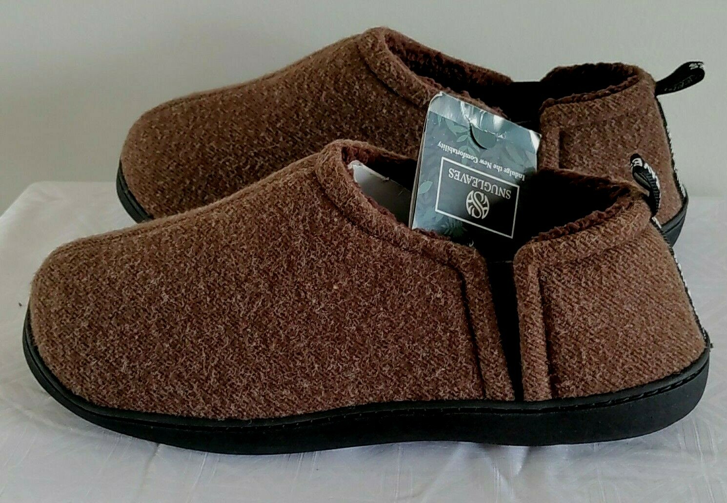 NWT MEN’S SNUGLEAVES SLIPPERS SHOES Size 7/8 US Fabric Closed Toe Slip On Brown