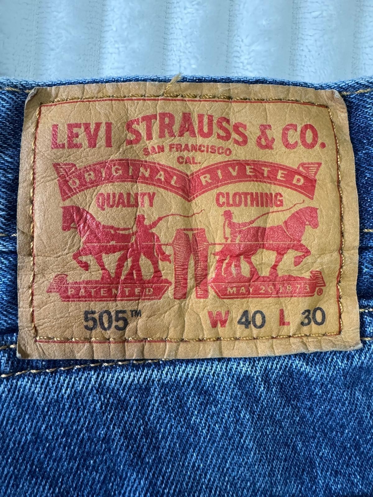 Levis 505 Jeans Mens 40×30 Blue Regular Straight Medium Wash Zip Fly
