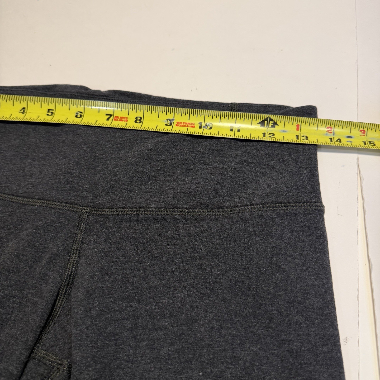 Lululemon Crop Leggings Women 6 Gray Ruched Back, Hem Soft Cozy Casual Sporty
