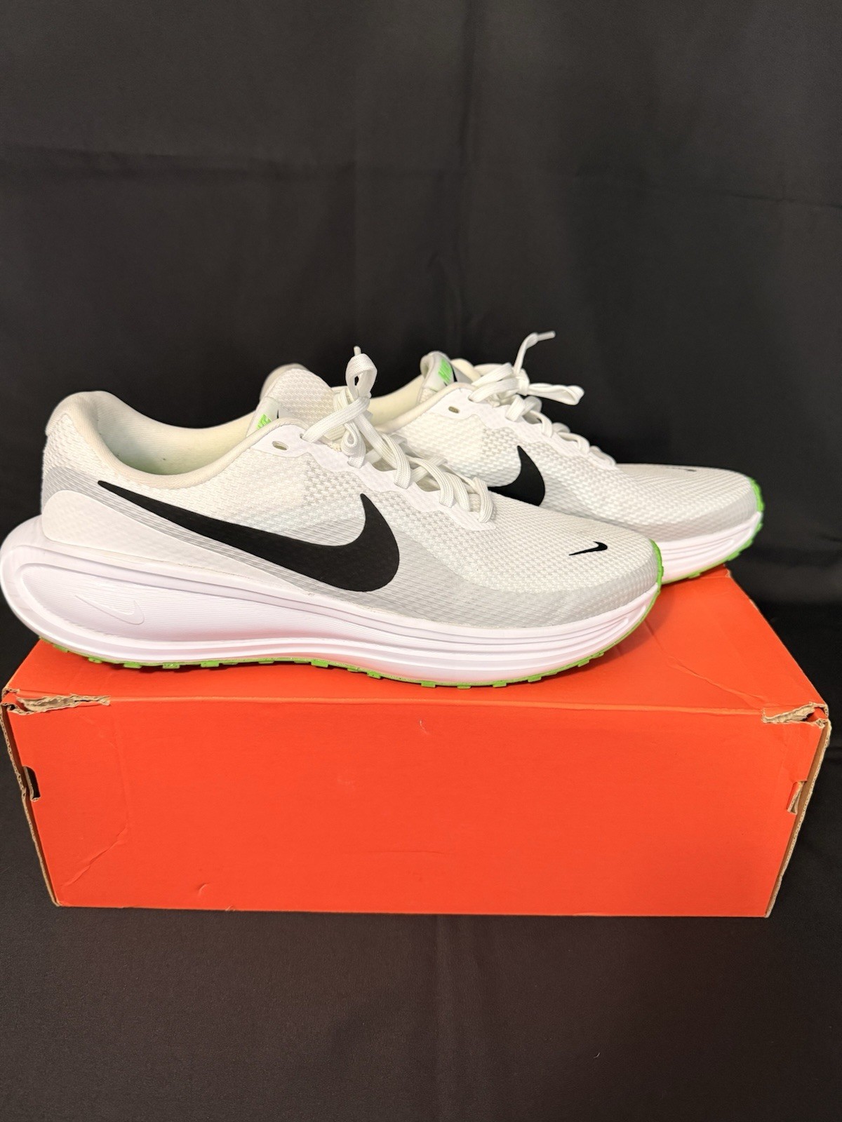 Nike Running Shoes White Black Green Men’s Size 10 Very Good