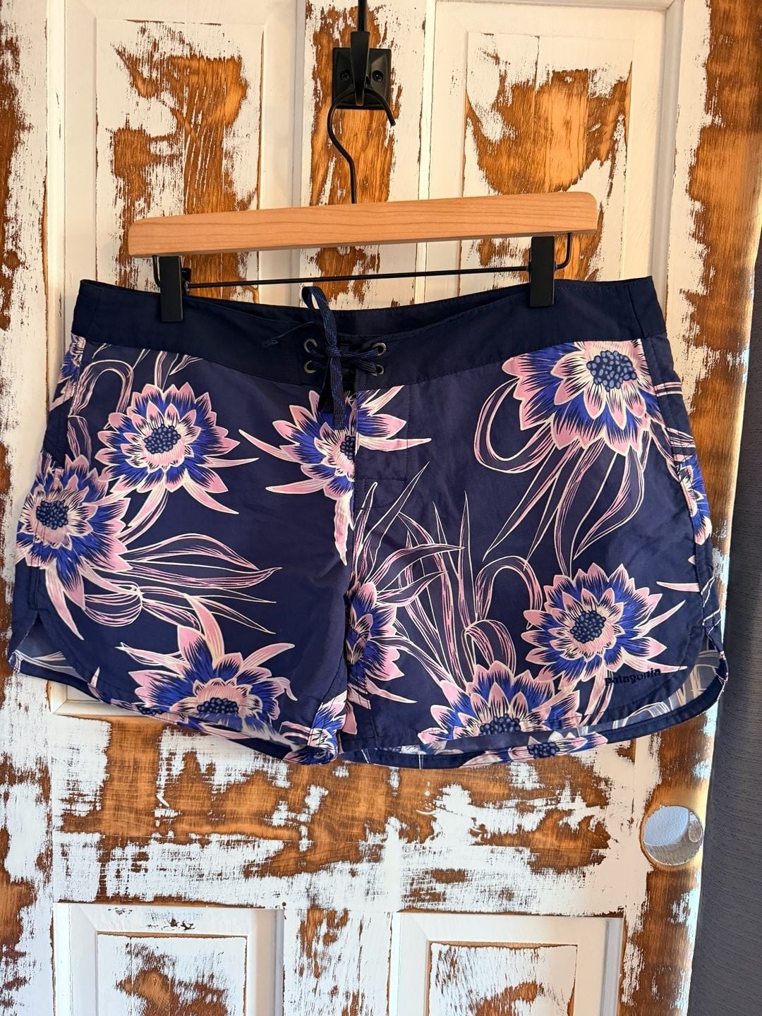 Patagonia Women’s Wavefarer Boardshorts in Navy Blue Floral Coastal Tropical