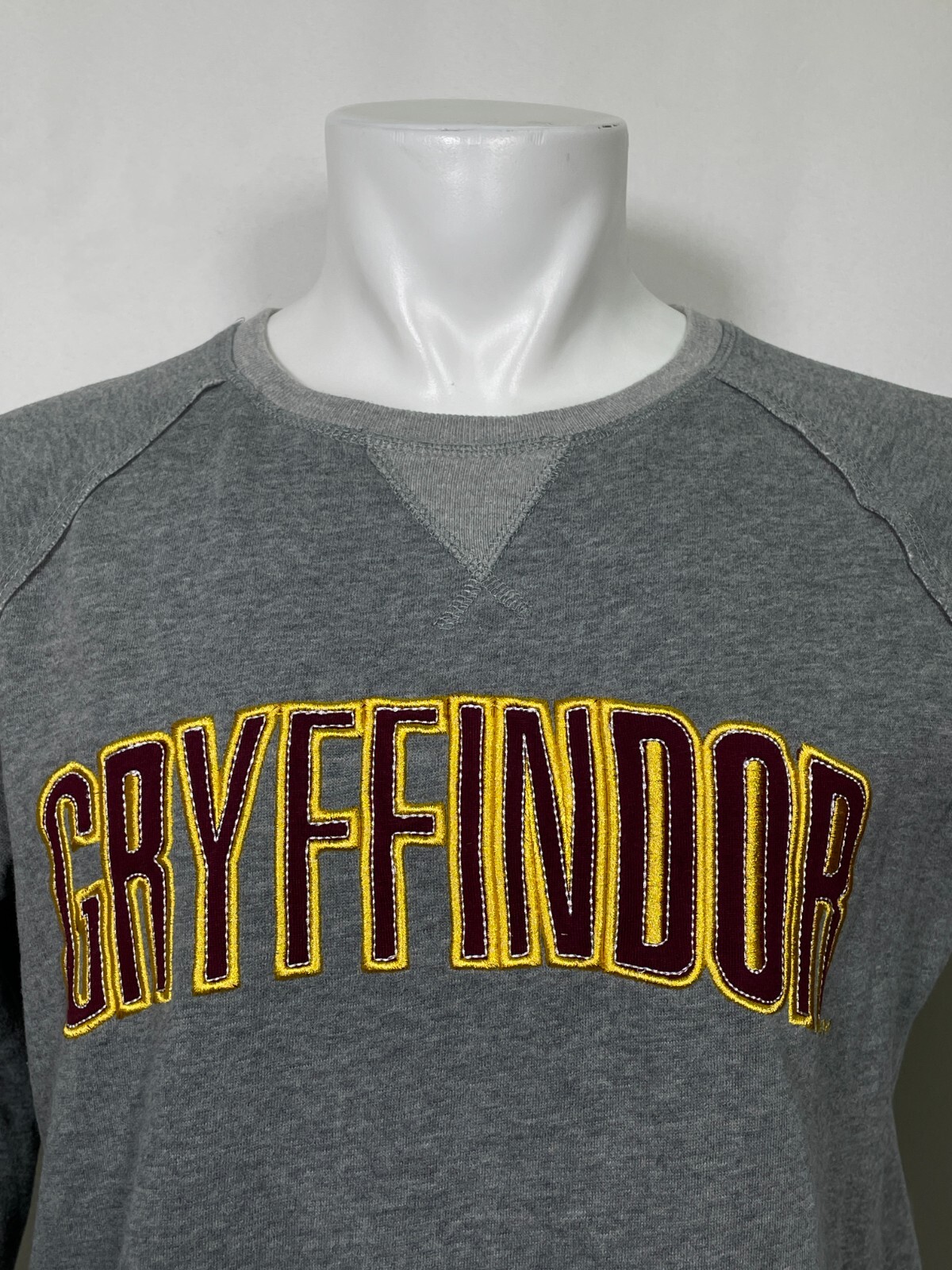 Wizarding World Of Harry Potter Gryffindor Gray Crew Neck Sweater Men’s MEDIUM