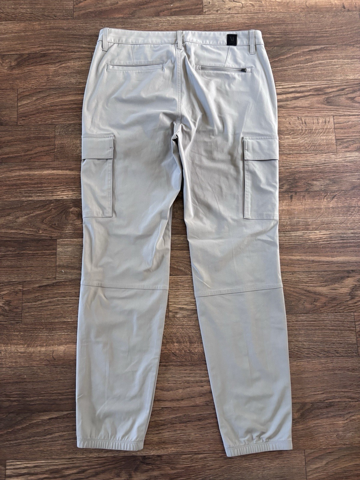 Vuori Men’s Meta Everyday Performance Cargo Pants Joggers 33 Brown