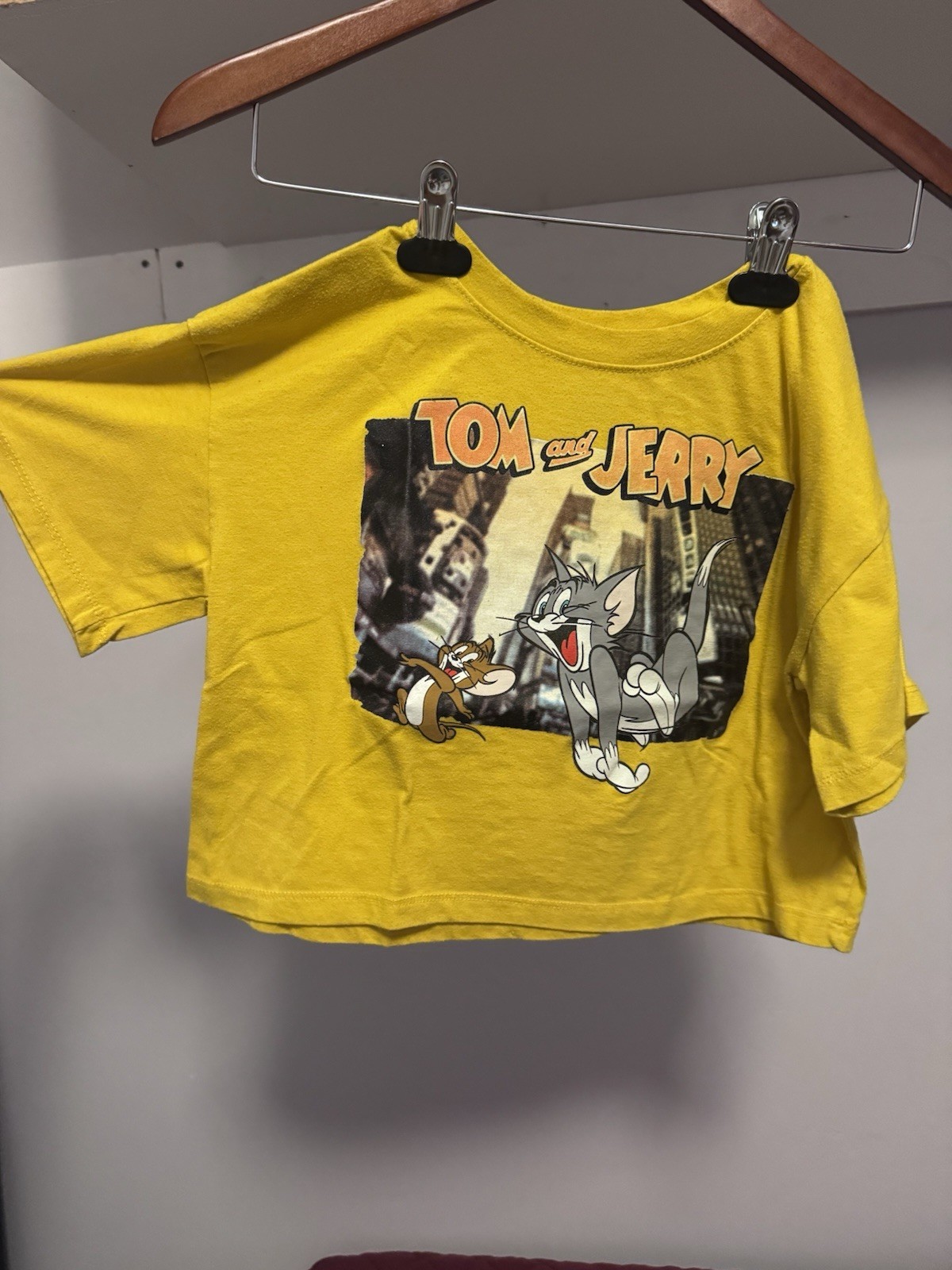 Tom and Jerry Men’s M Yellow Graphic Print Crew Neck Short Sleeve Tee