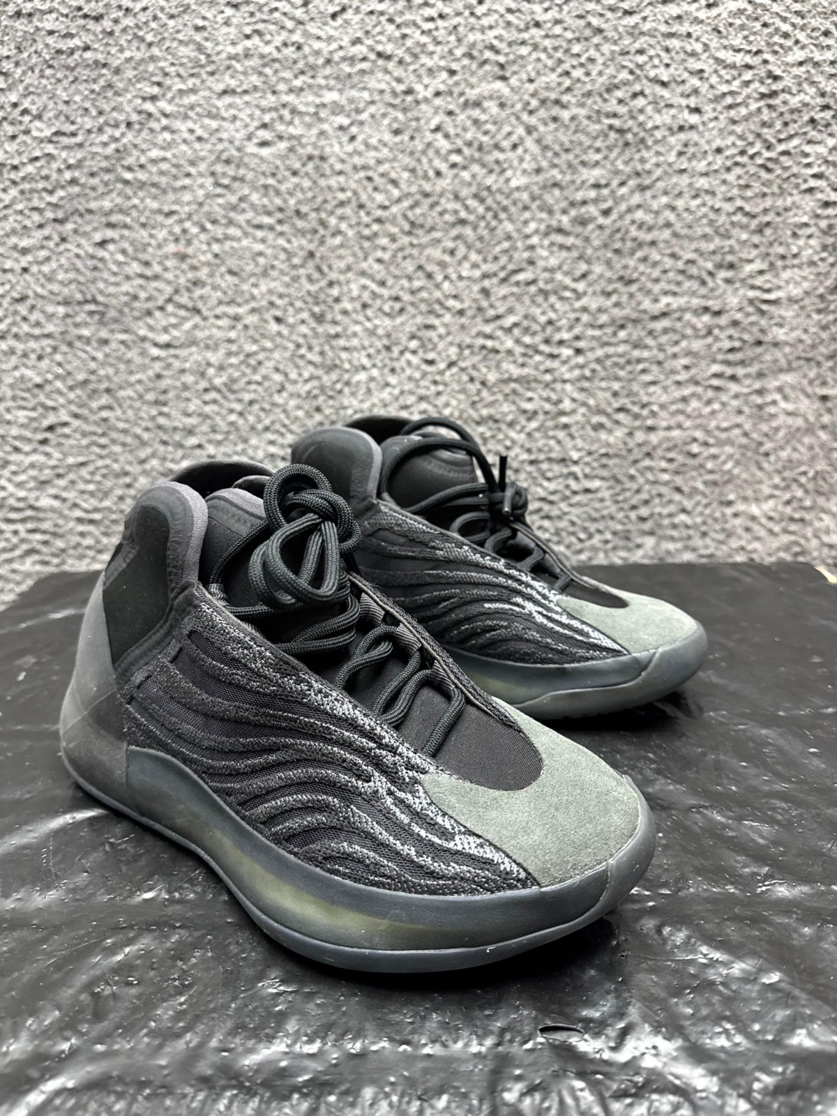 Adidas Yeezy Quantum QNTM Lace Up Sneakers Onyx GX1317 Mens Size 6.5 US