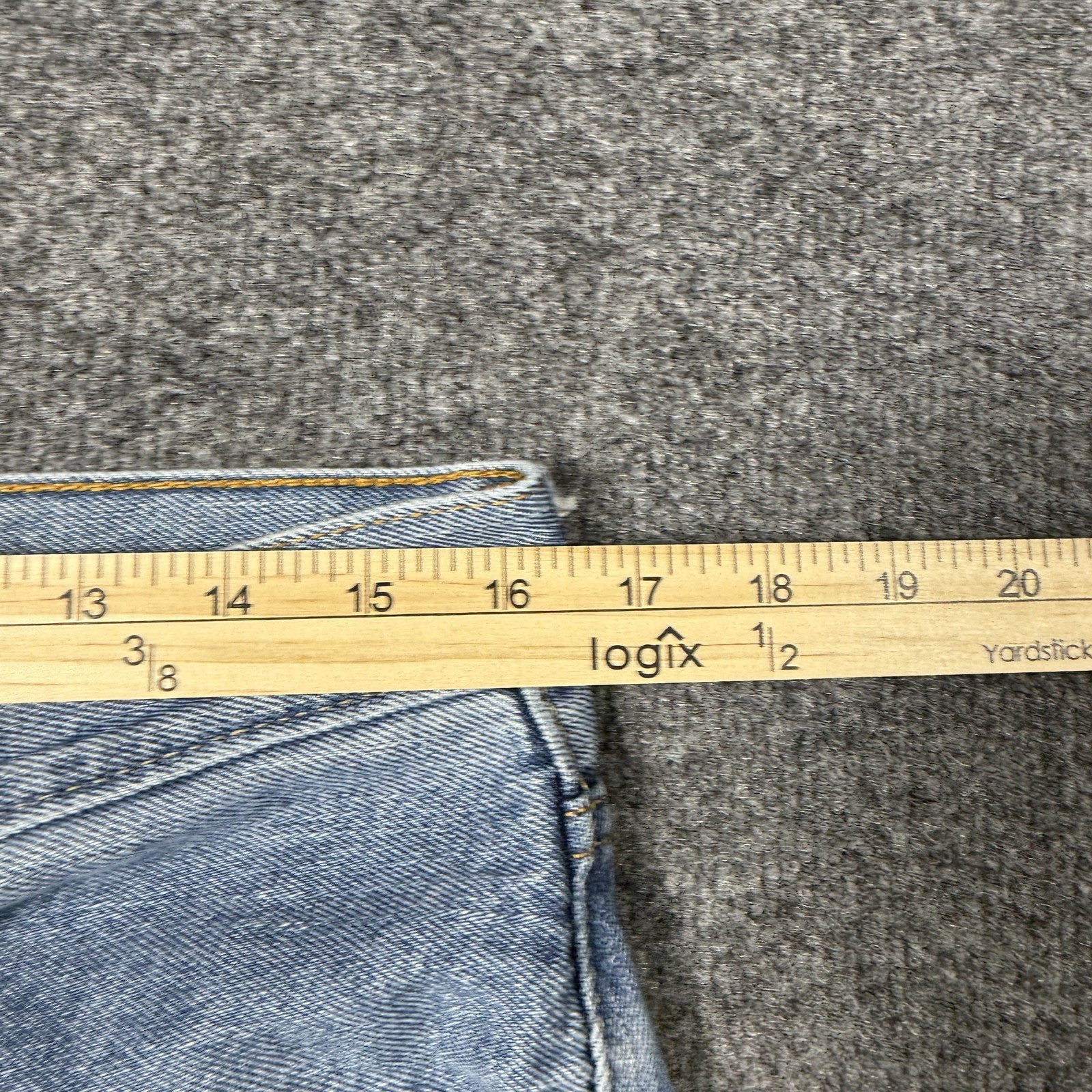 Levis 550 Relaxed Taper Jeans Mens 33×35 Light Wash Blue Denim Pants Casual