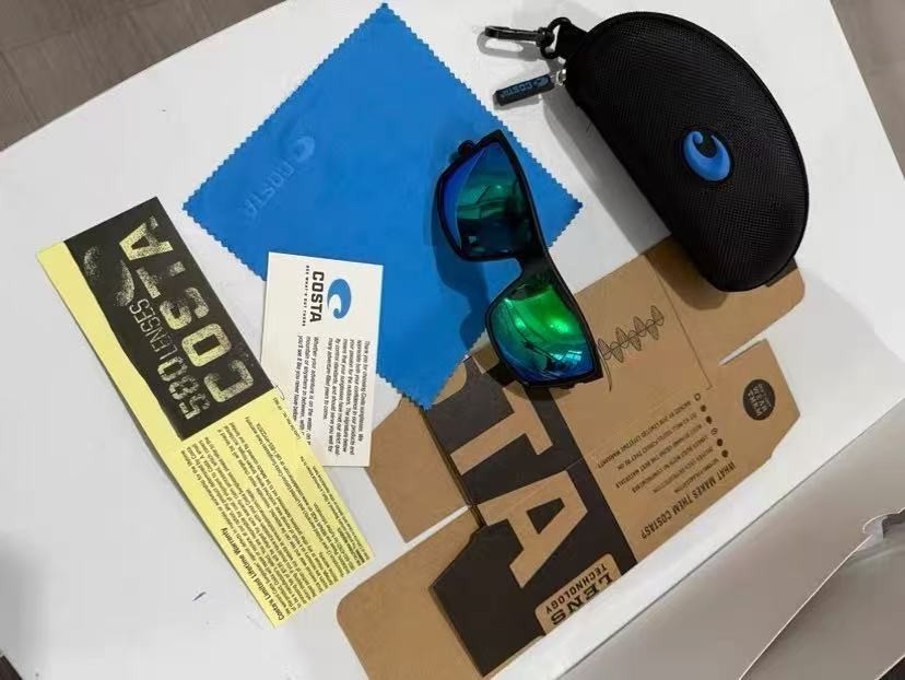 NEW IN BOX,Costa Rinconcito580p Polarized Sunglasses (Black/Green).