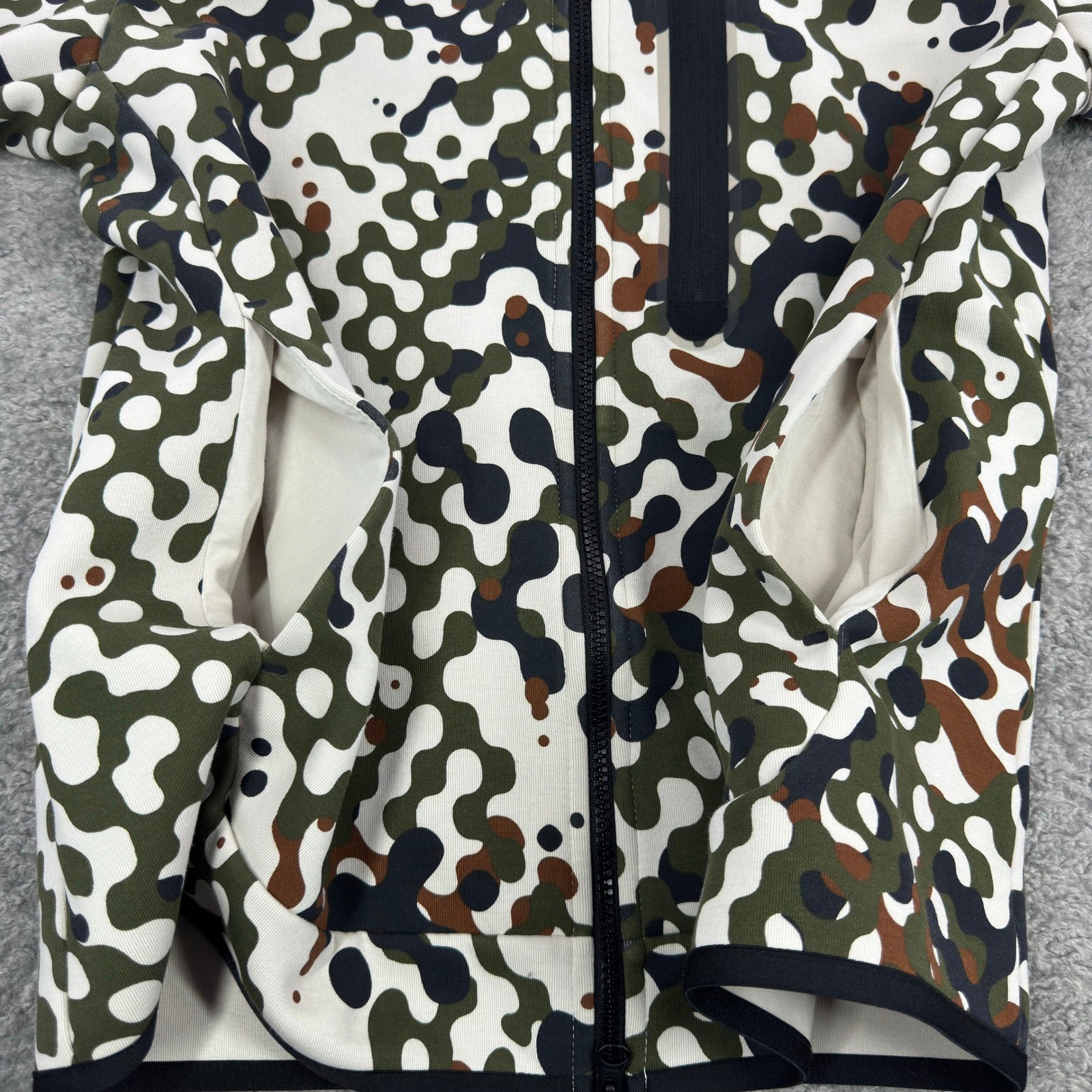 Nike Tech Fleece Camo Full Zip Hoodie Moon Particle Olive DD4684-326 Mens Medium