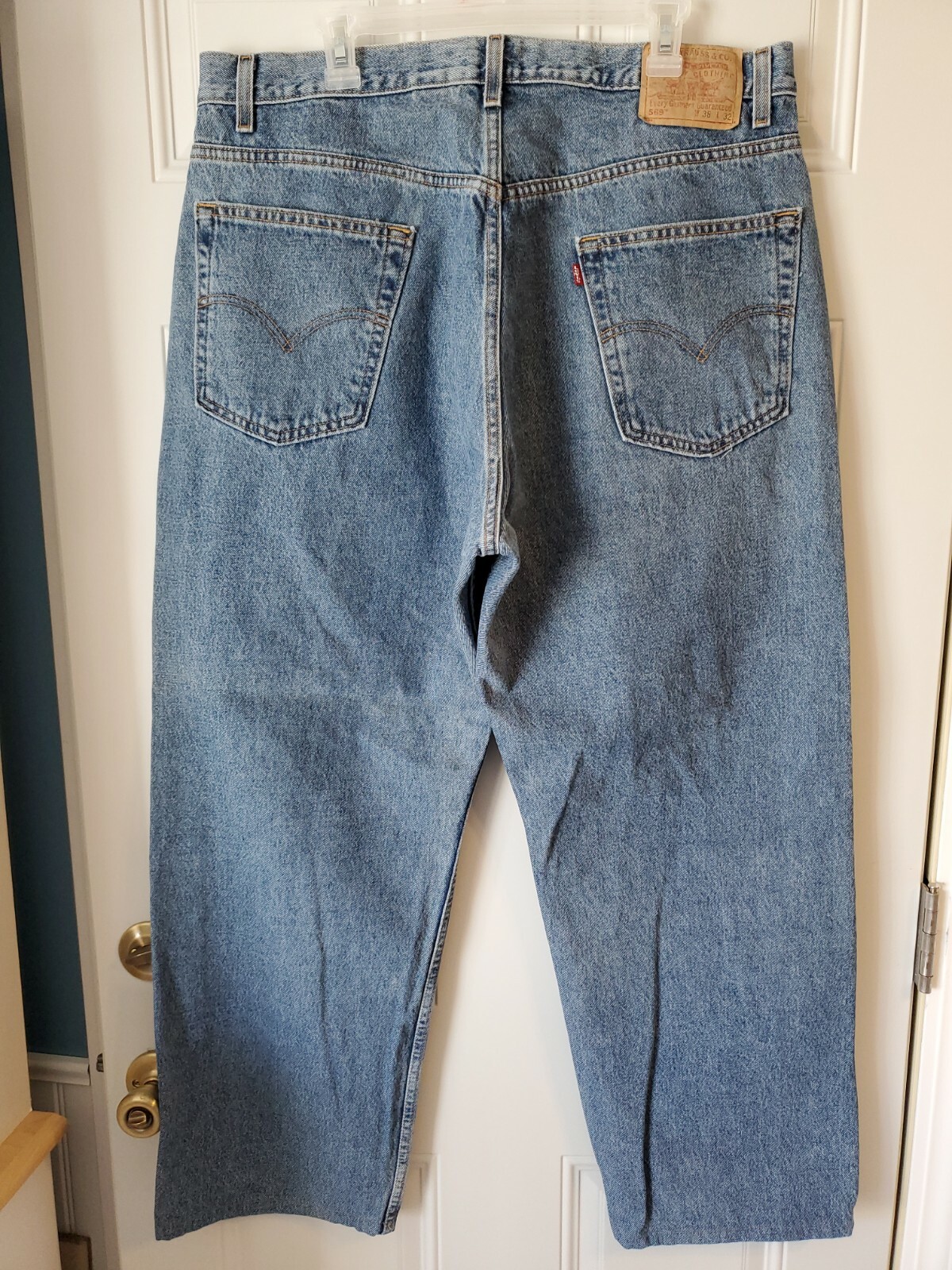 VTG LEVI’S 569 men’s loose straight blue jeans size 38 x 32 (hemmed to 31)
