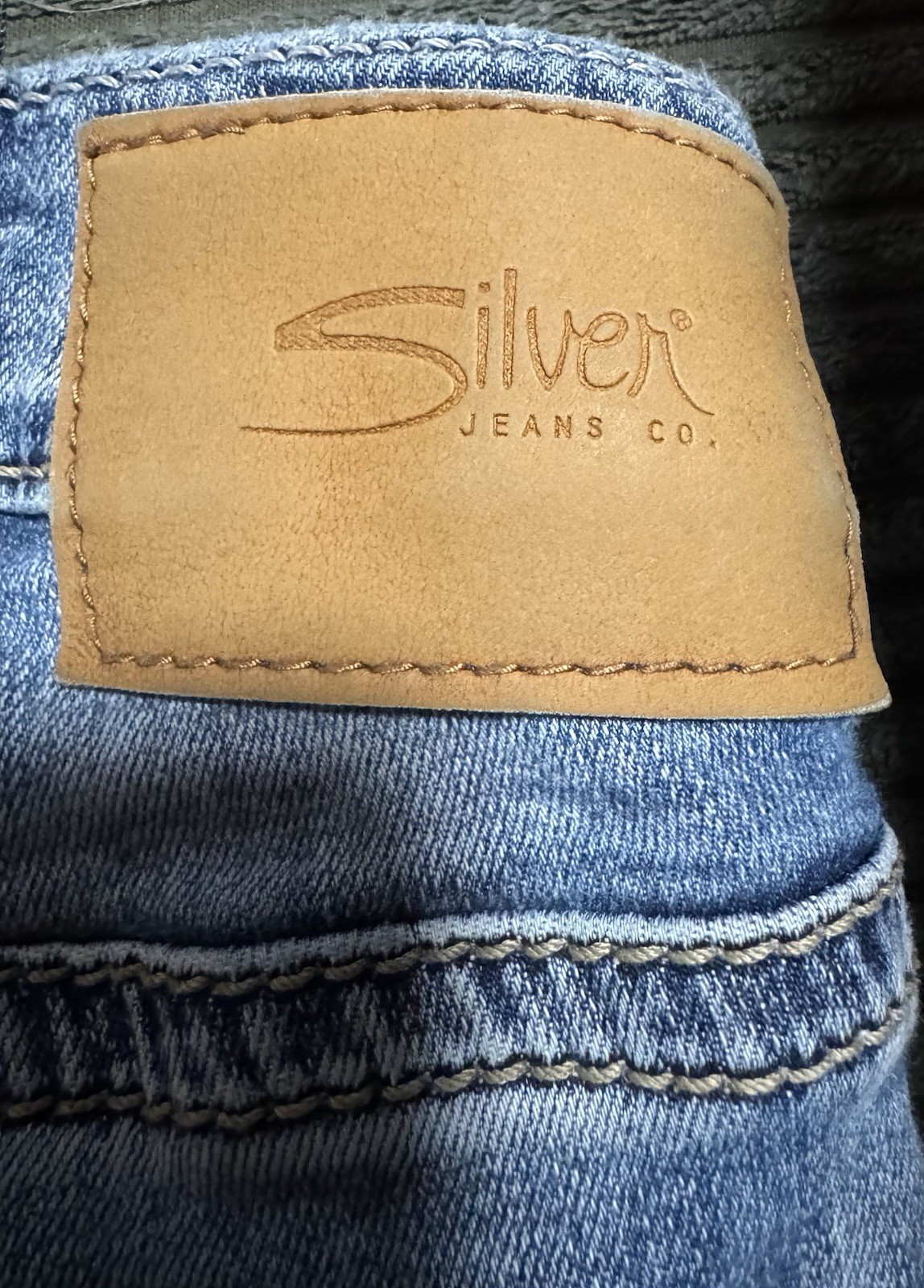 Men’s Silver Brand Jeans (Hardly Worn) Beautiful Distressed Look. 36×34 🔥🔥🔥
