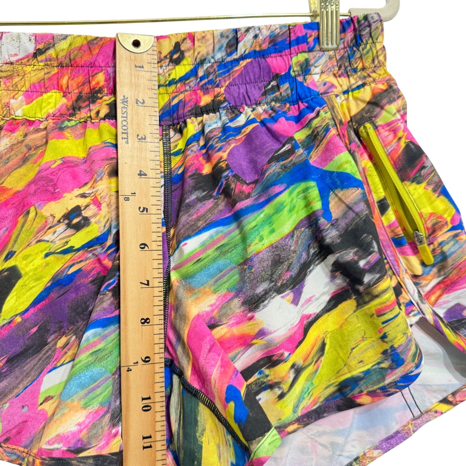 Lululemon Tracker Short V 4 Catalyst Multi Womens 8 Multi Color Excellent 4 Inch