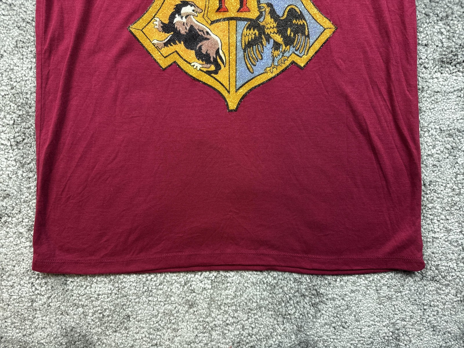 Harry Potter Shirt Mens Medium Red Hogwarts Crest Tee T-Shirt Wizard Magic Book