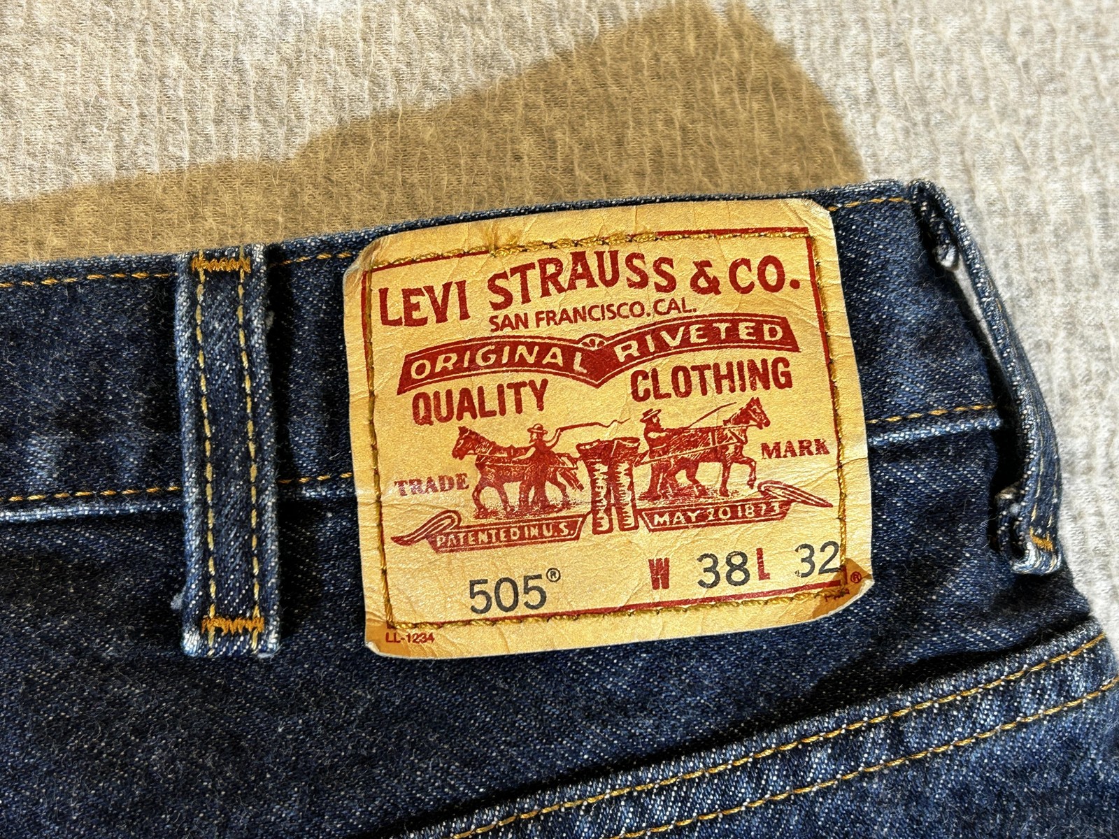 Levis 505 Jeans Mens 38×30 Regular Fit Straight Dark Wash Blue Americana Classic