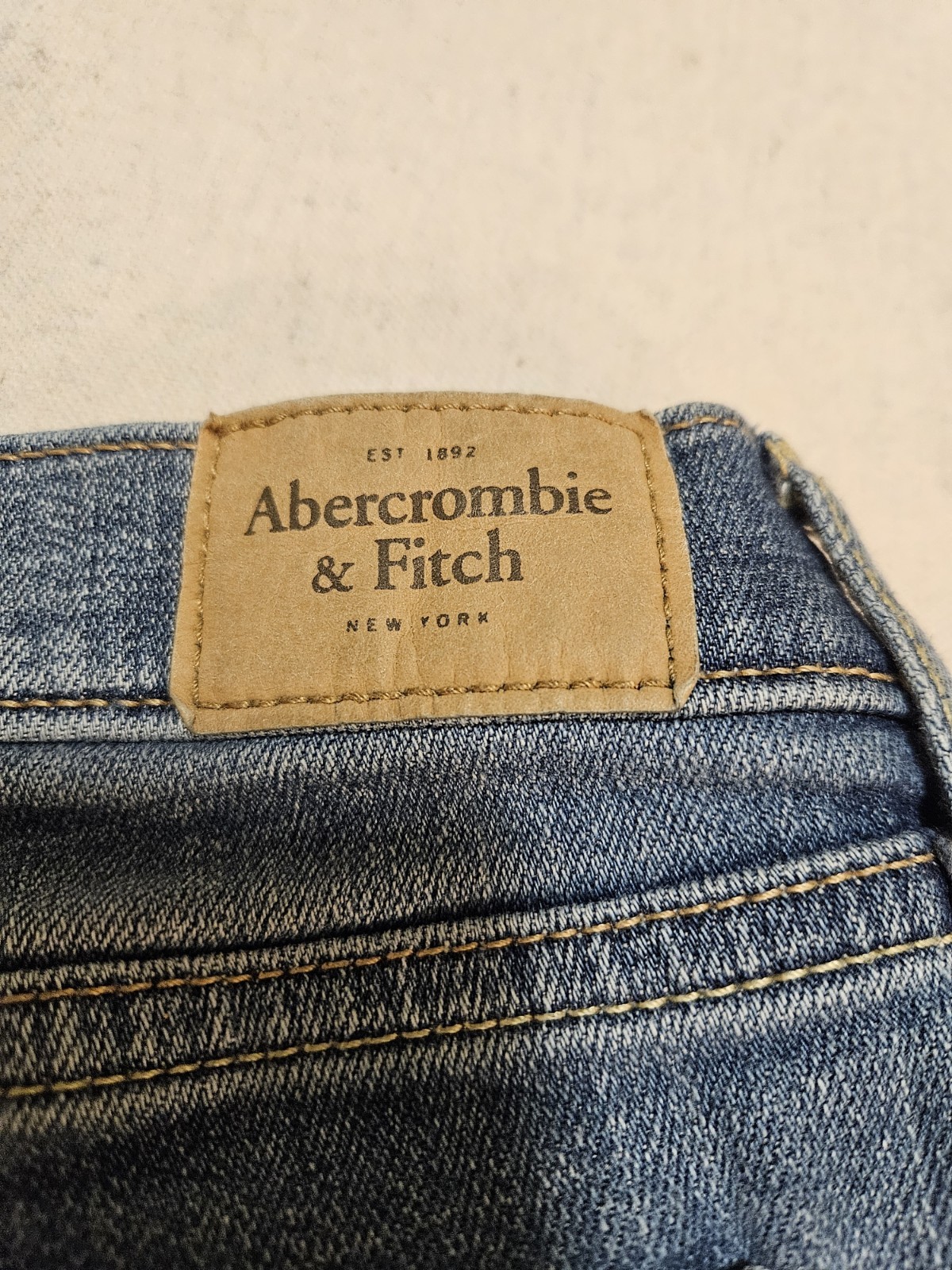 Abercrombie & Fitch Women’s Denim Shorts Size W27, Distressed Cuffed Hem Zip fly