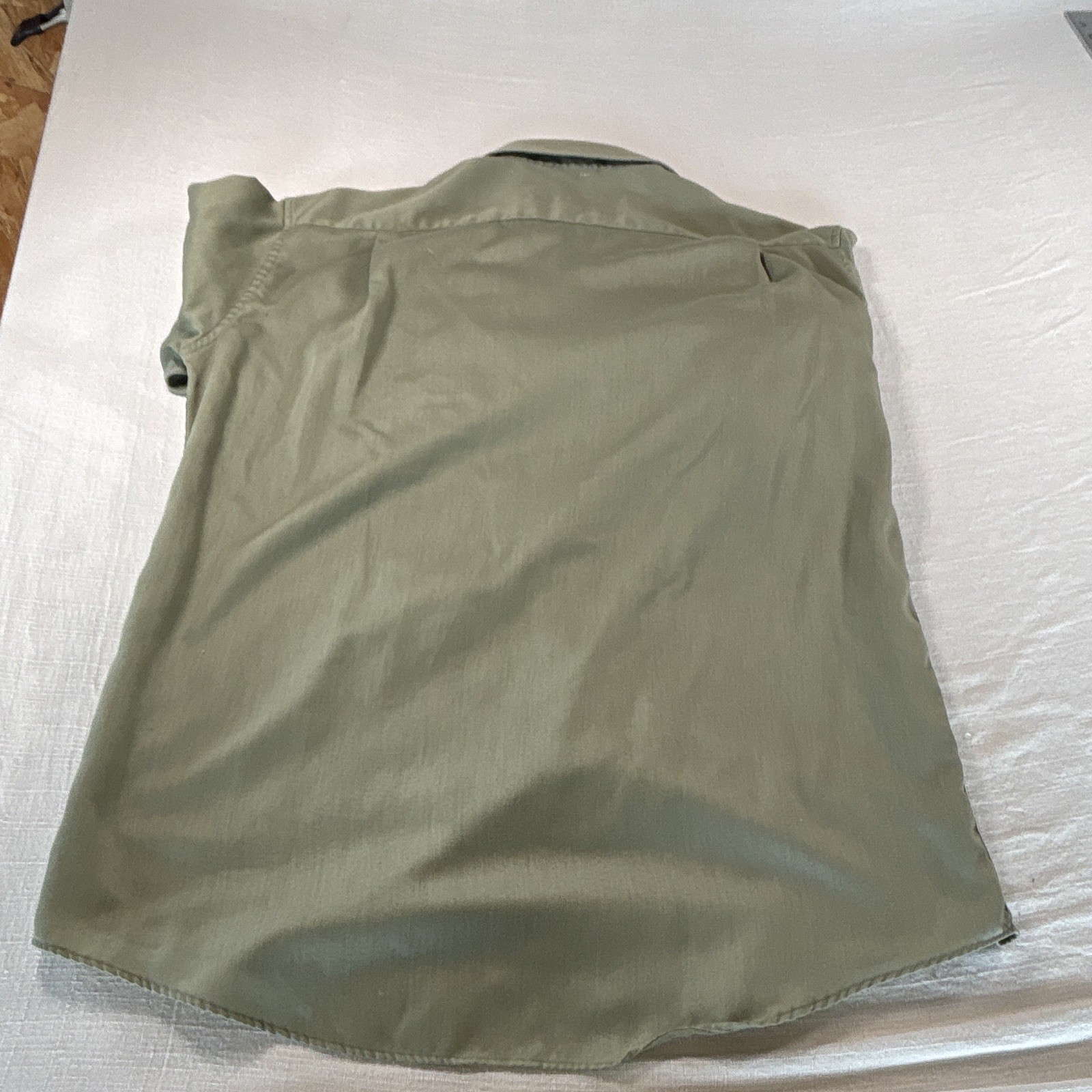 Linea Uomo Wrinkle Resistant Solid Green Dress Shirt 16 32/33 Classic Fit