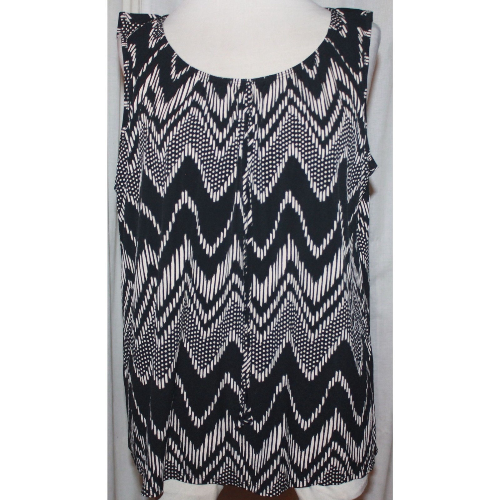 Women’s Naif Black & White Zig Zag Print Sleeveless Stretch Top Size XL