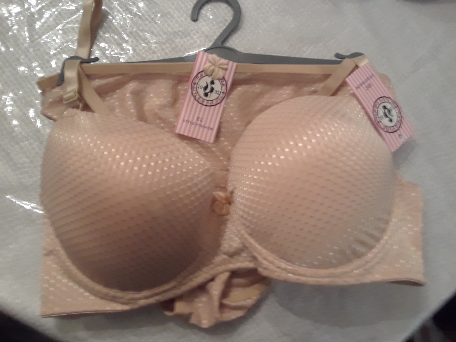 New ladies sexy push- up bra and panties set ..by paris pink