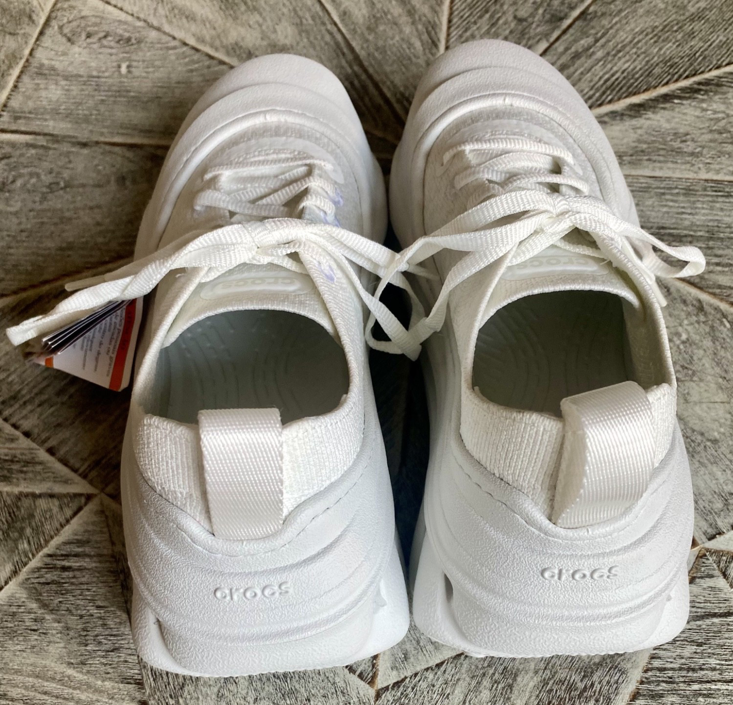 NEW! Size M5 / W7 – Crocs Echo Surge Moonlight White Sneakers FREE SHIPPING! NEW