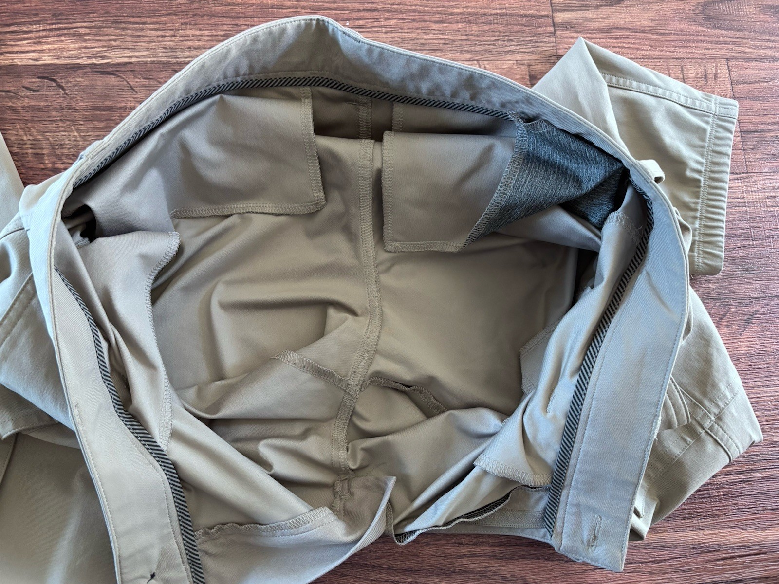 Vuori Men’s Meta Everyday Performance Cargo Pants Joggers 33 Brown