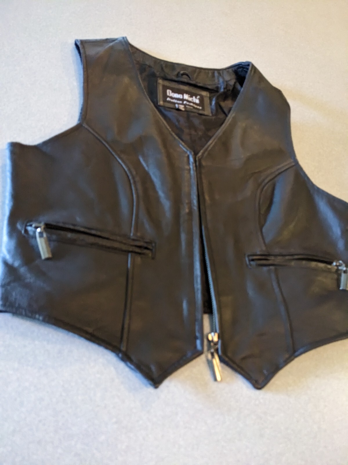 NWOT Dona Michi Womans Black Leather Motorcycle Fashion Vest MED Exc. Cond NEW!