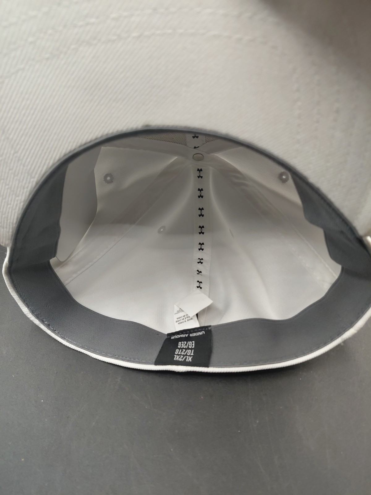 Under Armour White UA Baseball Hat, Golf, Size XL/XXL FLAT BILL Cap Fitted Men’s