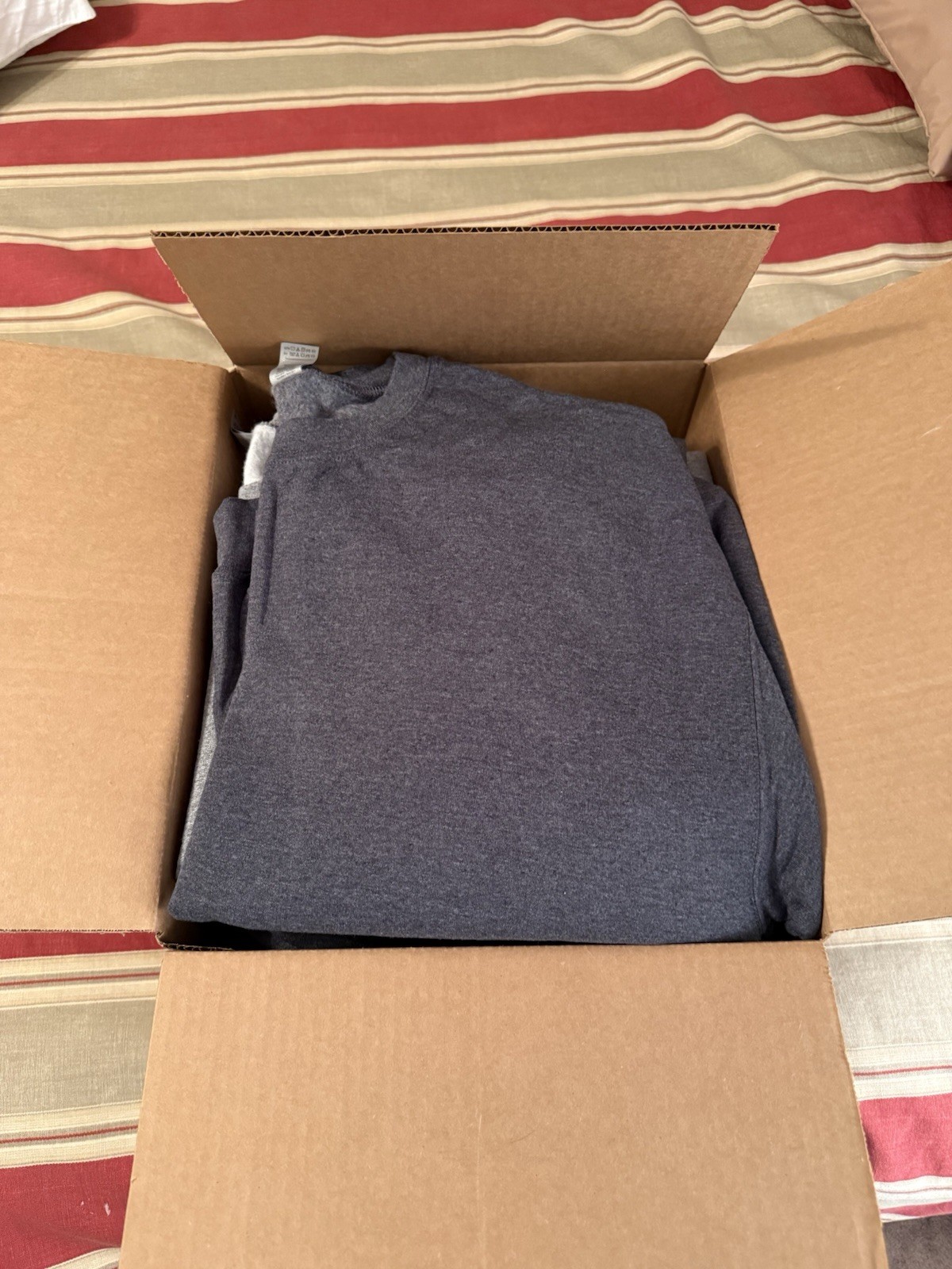 Mixed Lot Of 12 Sweatshirts Gildan, Russell, Jerzees. Great Resellers.