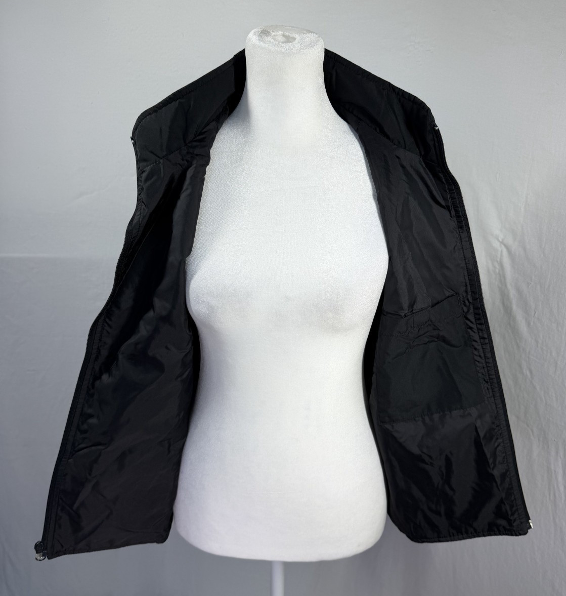 Magellan Sportswear: black lightweight quilted vest women’s size M