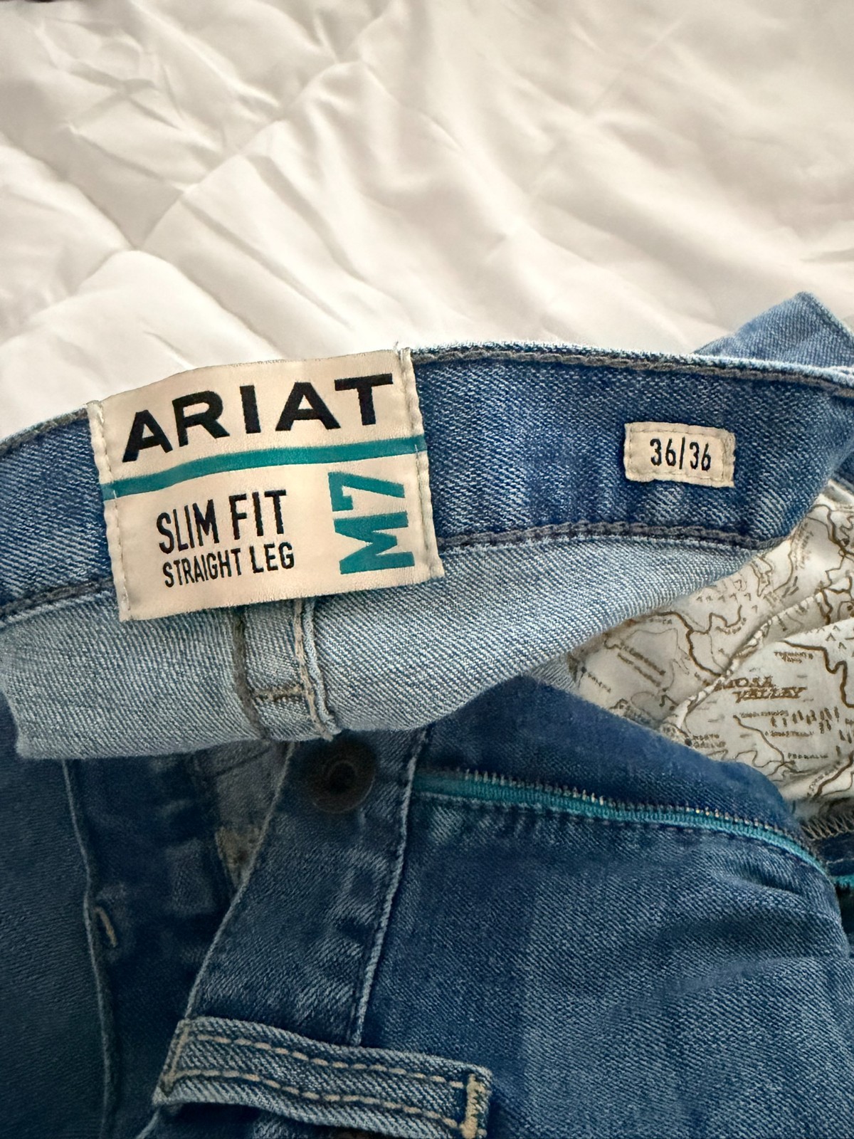 Men’s Ariat Slim Fit Straight Leg Jeans 36×36 w/Boot Hem Slit
