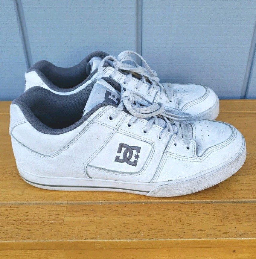 Vintage DC Skate Shoes Mens Size 11 “WORN IN” White Low Top