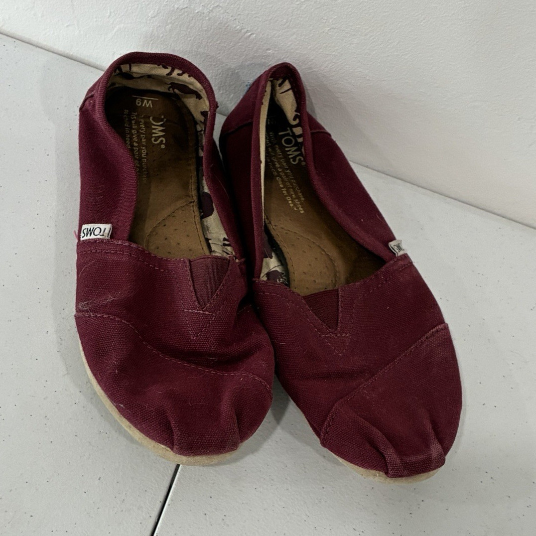 TOMS Womens Burgundy Canvas Slip-On Flats US 9 M Comfort Round Toe Logo