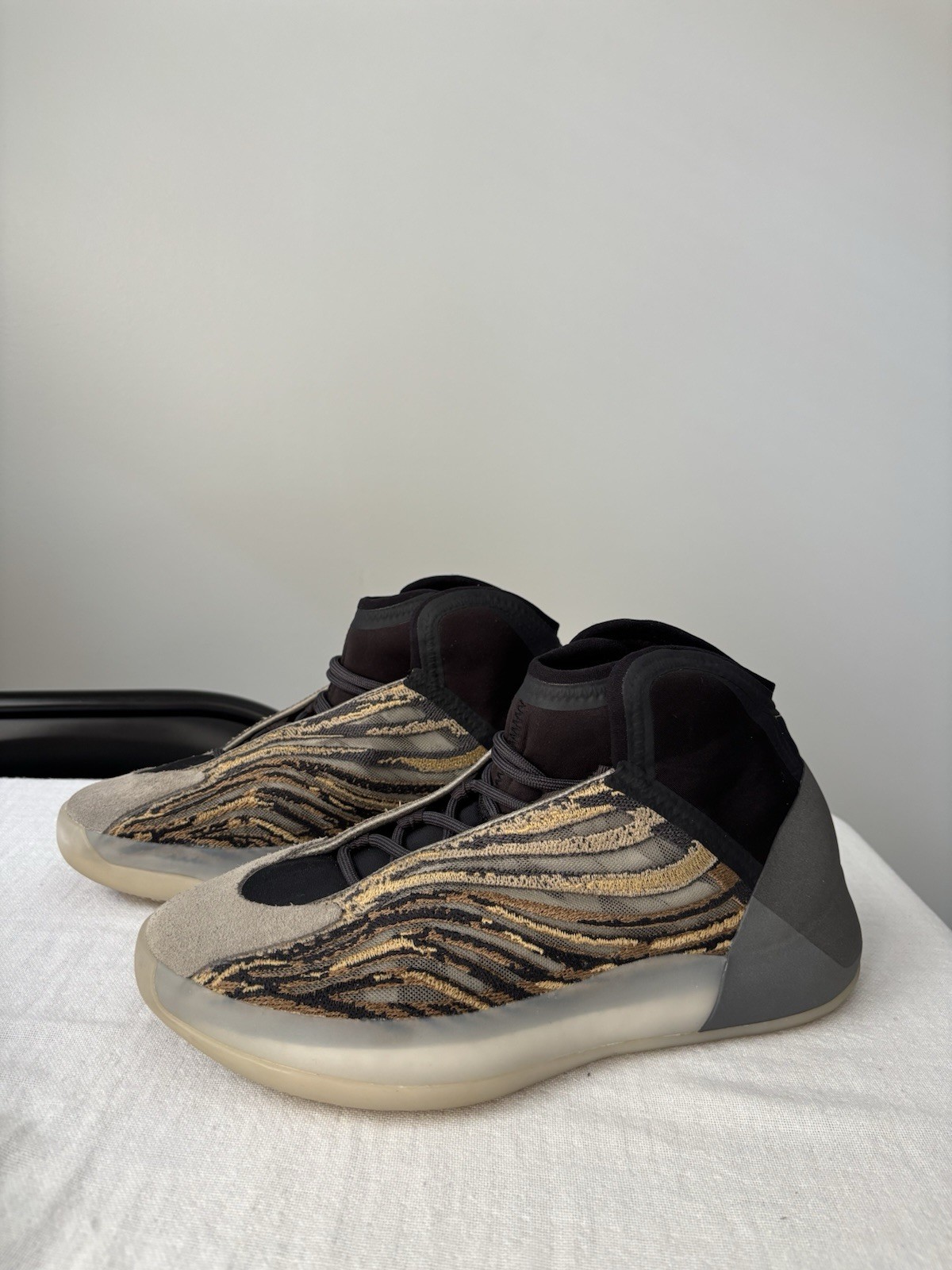 adidas unisex yeezy quantum basketball shoes gx1317 amber tint