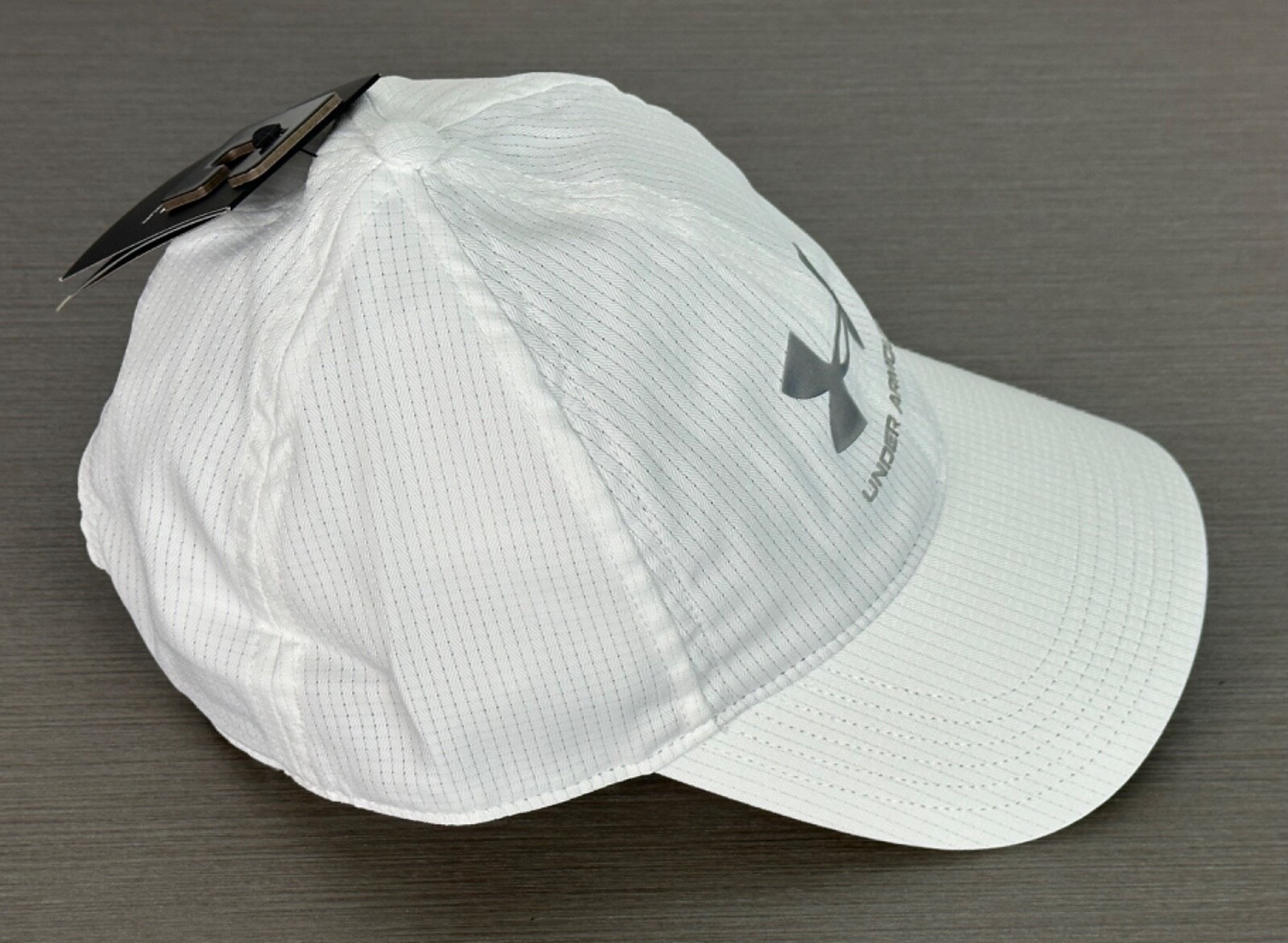 Under Armour Men’s White Baseball Cap /Hat Adjustable Strap ISO-Chill OSFM NWT
