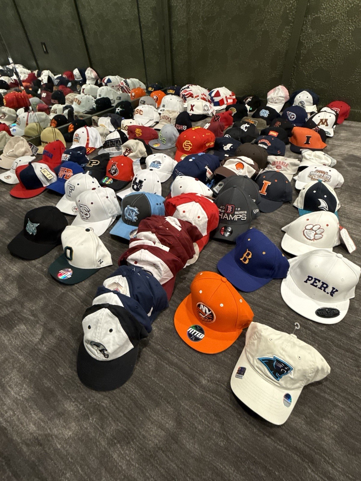 🔥 25 RANDOM NEW HAT LOT – WHOLESALE BULK DEAL 🔥