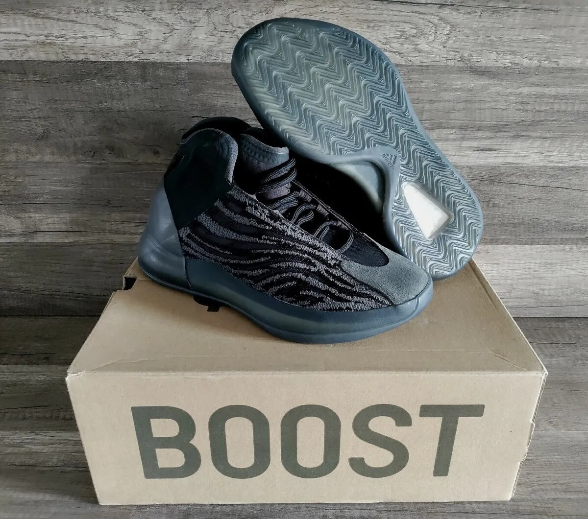 Yeezy QNTM Onyx Size 9