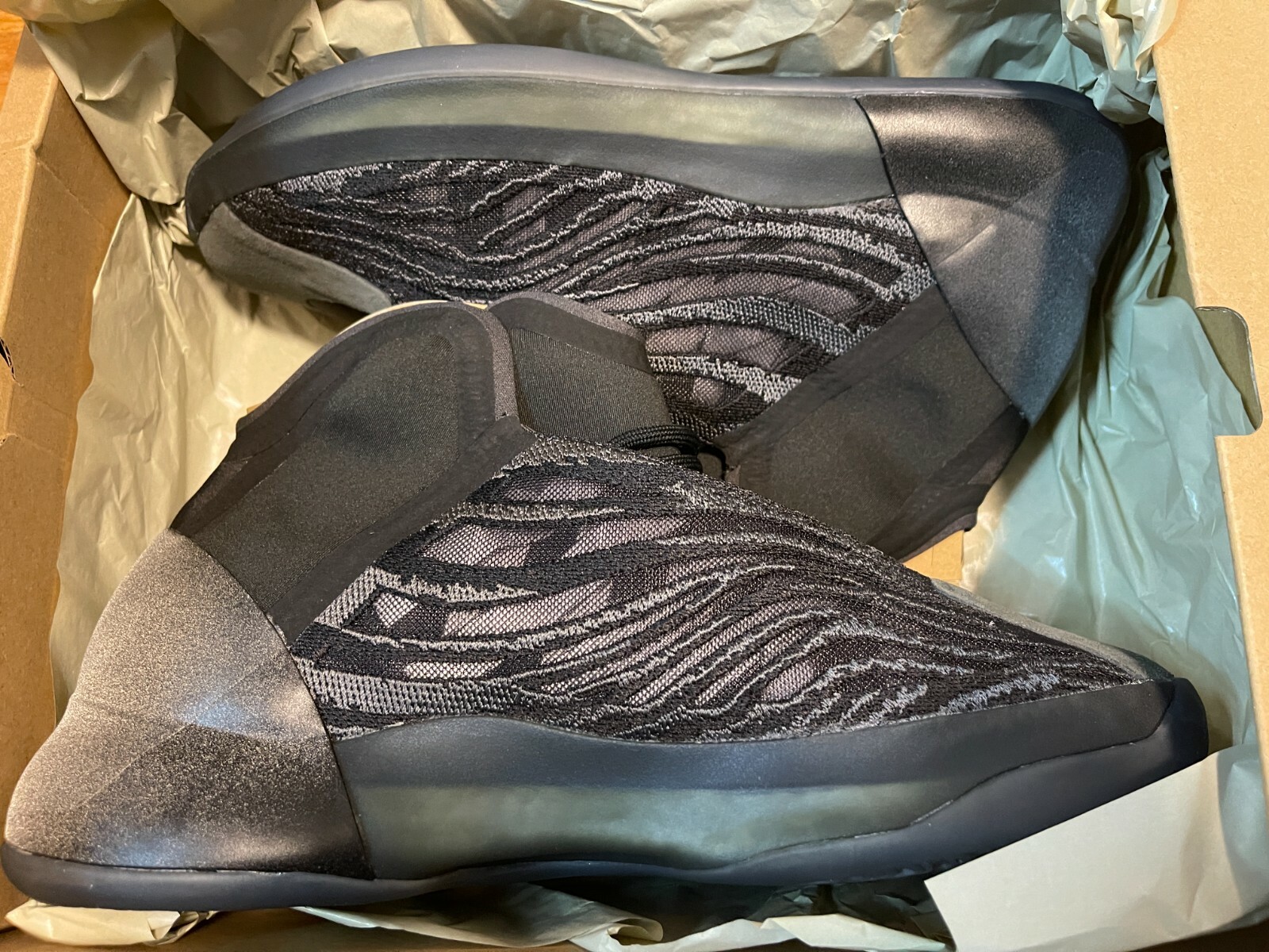Adidas Yeezy QNTM Onyx – GX1317 – Black – Size 8.5 – NEW