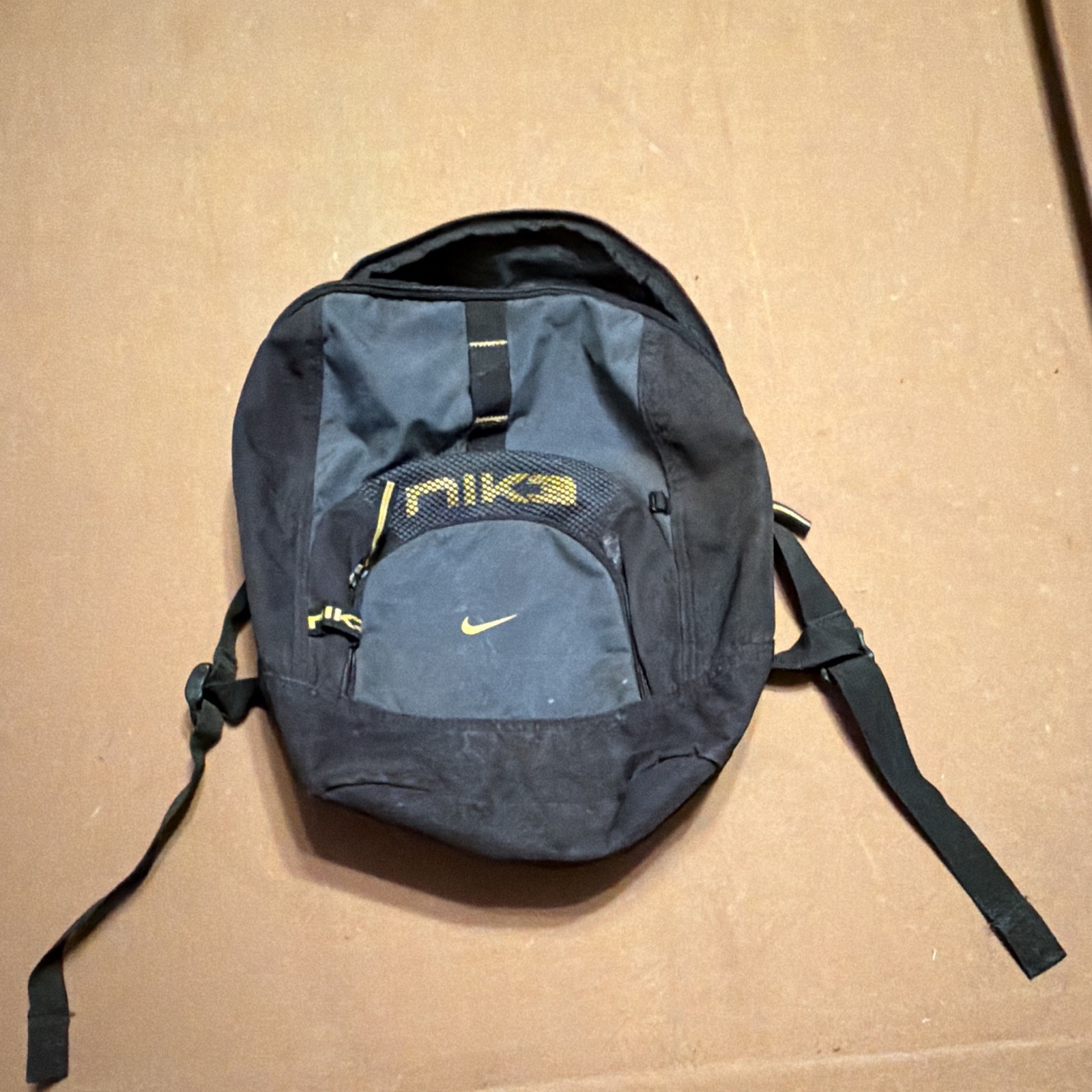 VINTAGE nike Black/Yellow Medium Backpack Zip Closure w/ Pockets