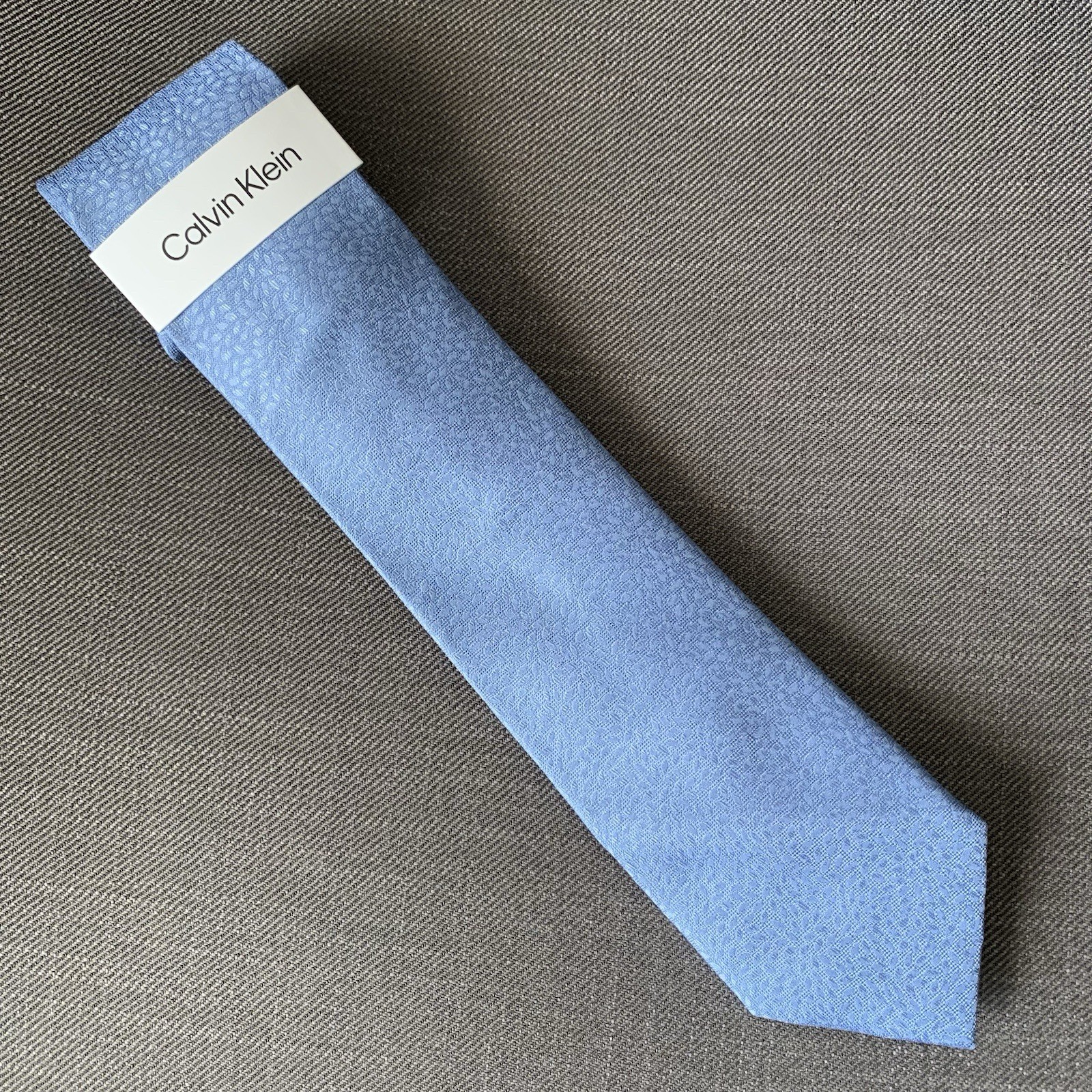 Calvin Klein Men’s Neck Tie Light Blue Botanical Silk Blend MSRP $69.50