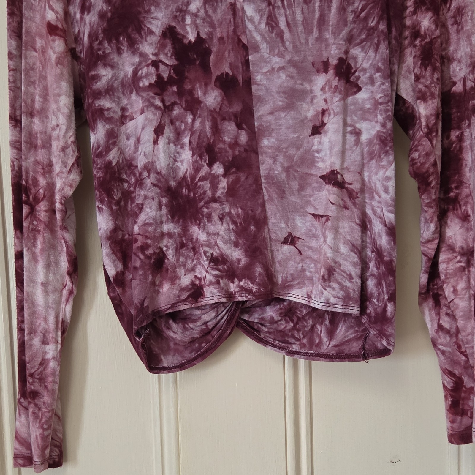 Women’s S Purple Tie-Dye Knit Crew Neck Long Sleeve Twist Front Pullover Top