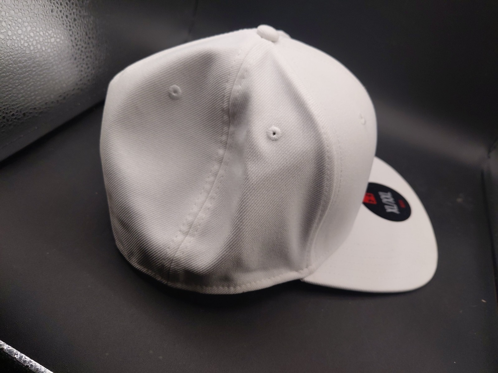 Under Armour White UA Baseball Hat, Golf, Size XL/XXL FLAT BILL Cap Fitted Men’s
