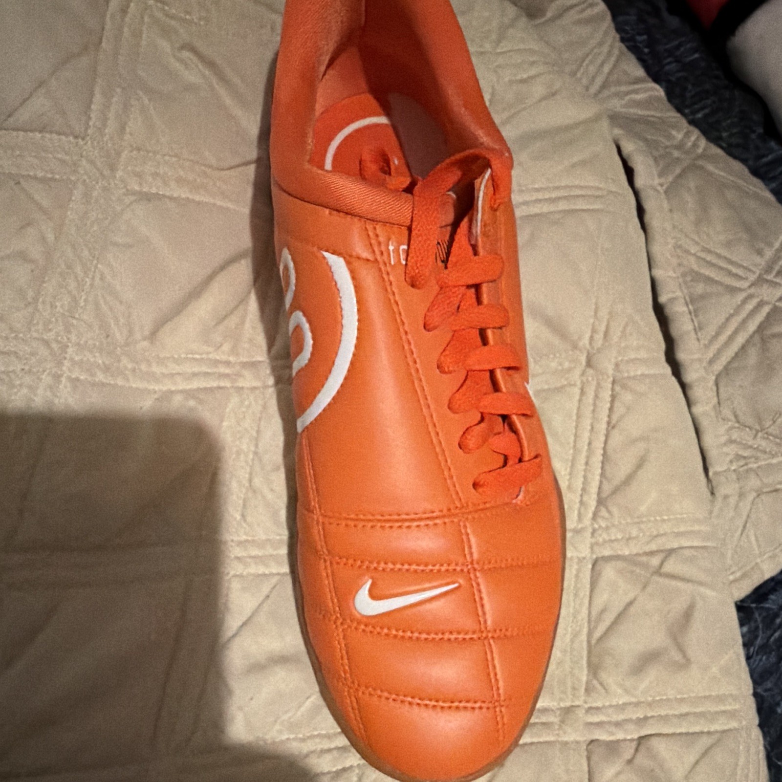 Nike Total 90 Men’s Low Top Lace-Up Athletic Sneakers Orange/White