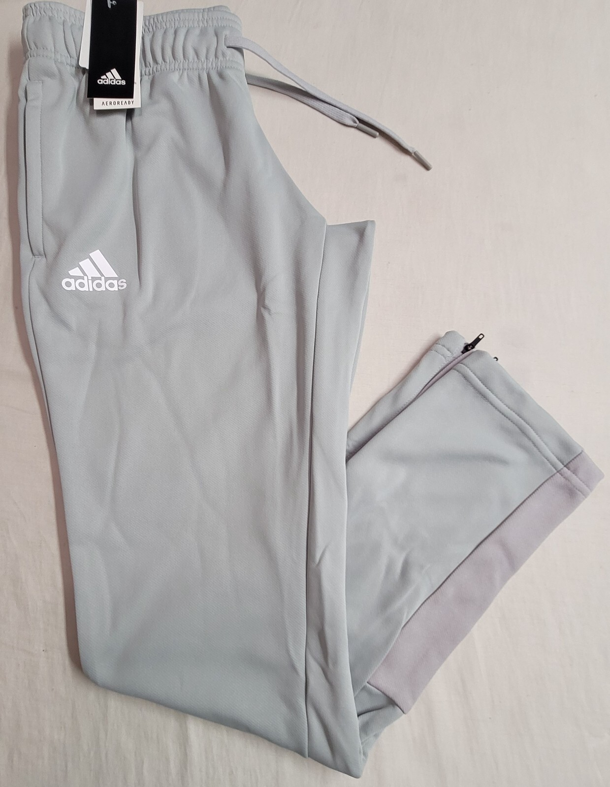 Adidas Women’s Team Issue Tapered Pants Medium Gray Athletic Training New MRP$55