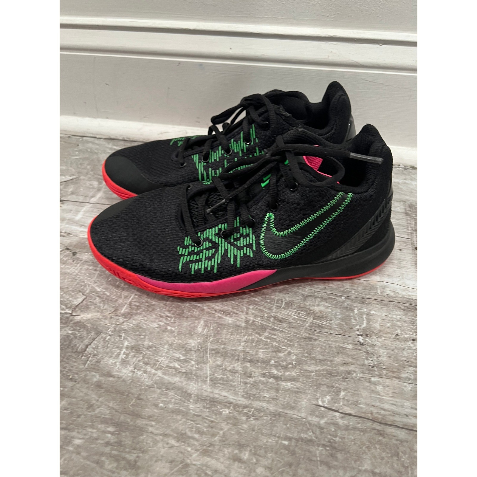 Nike Kyrie Flytrap 2 Big Kids 7Y Black Hyper Pink Rage Green Basketball Sneakers