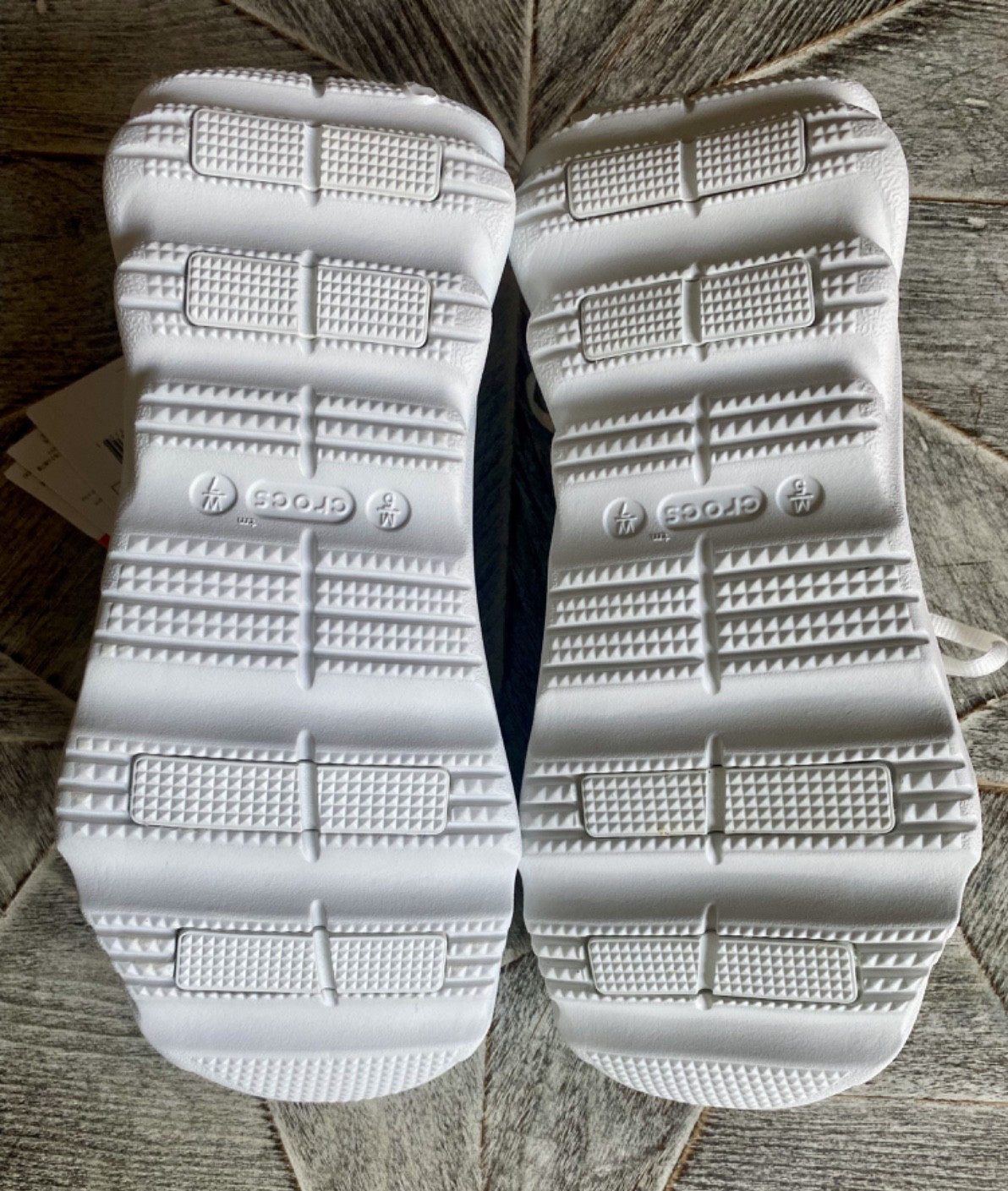 NEW! Size M5 / W7 – Crocs Echo Surge Moonlight White Sneakers FREE SHIPPING! NEW