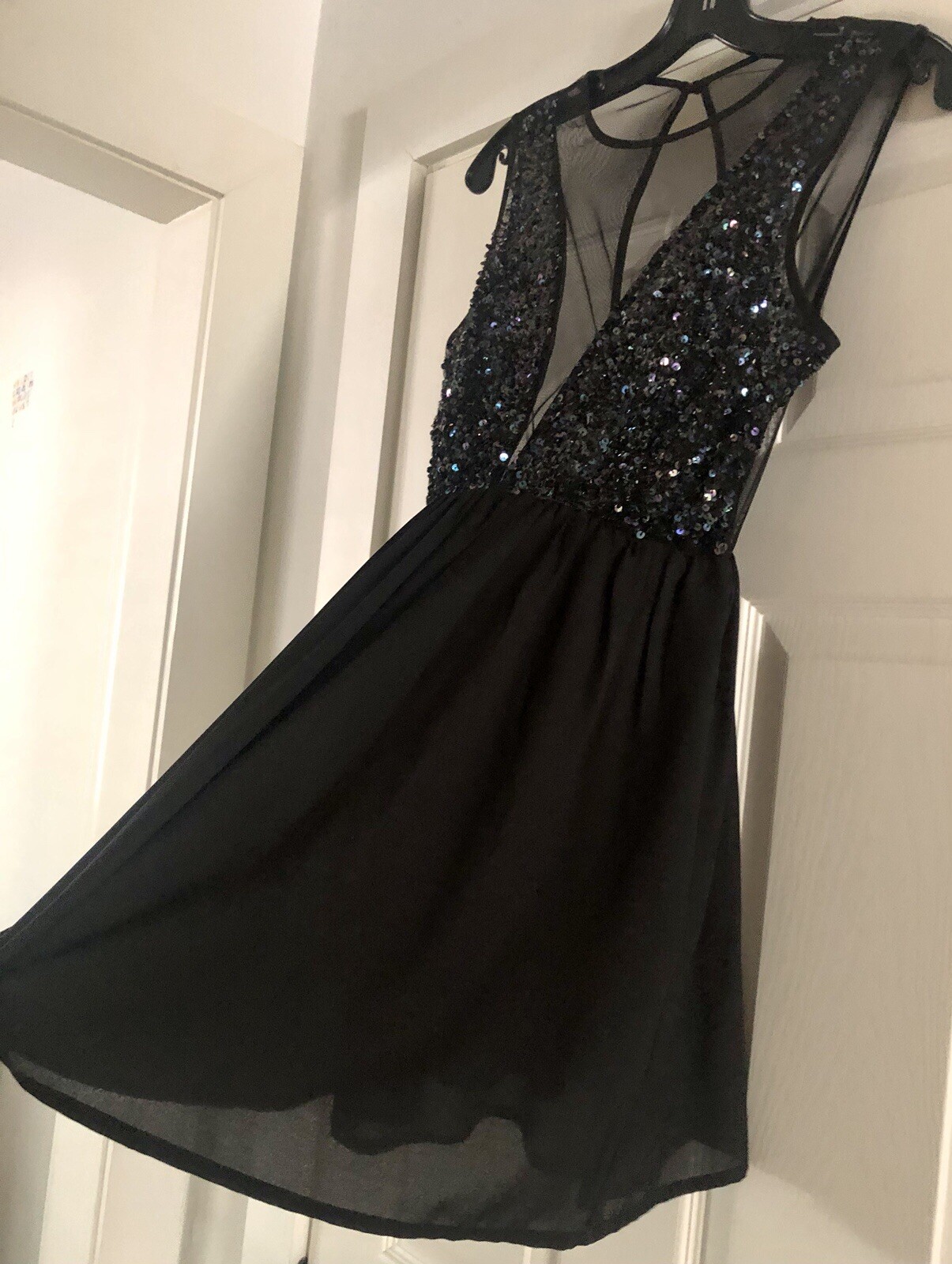 NWOT Forever 21 Vintage Old Money Mob Wife Glam Sequin Plunge Front/Back Size S
