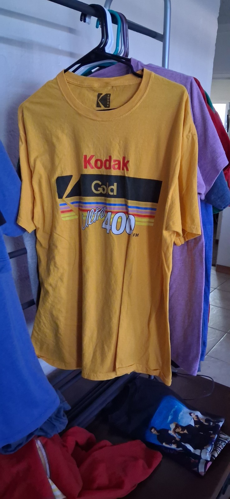 Kodak Gold Ultra 400 Yellow Graphic Logo Print Crew Neck Tee Shirt Men L
